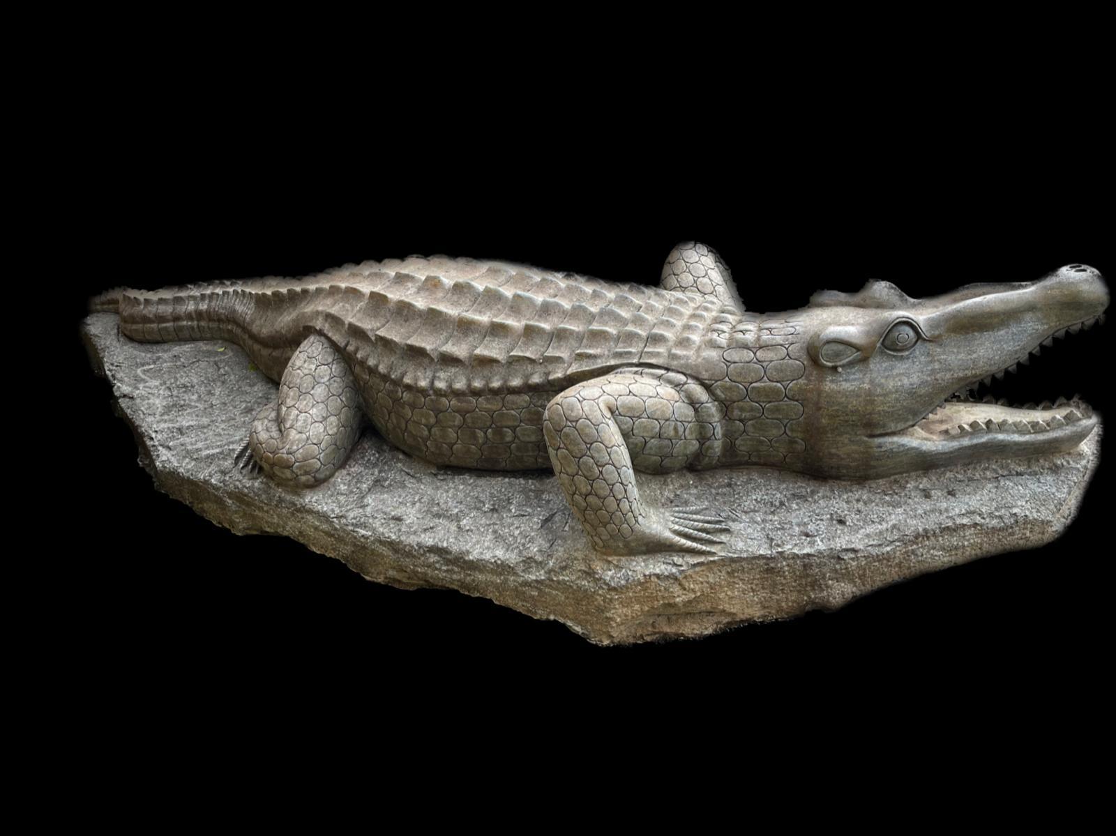 19th Century Crocodile Sculpture, Green Marble, Natural Size For Sale 2
