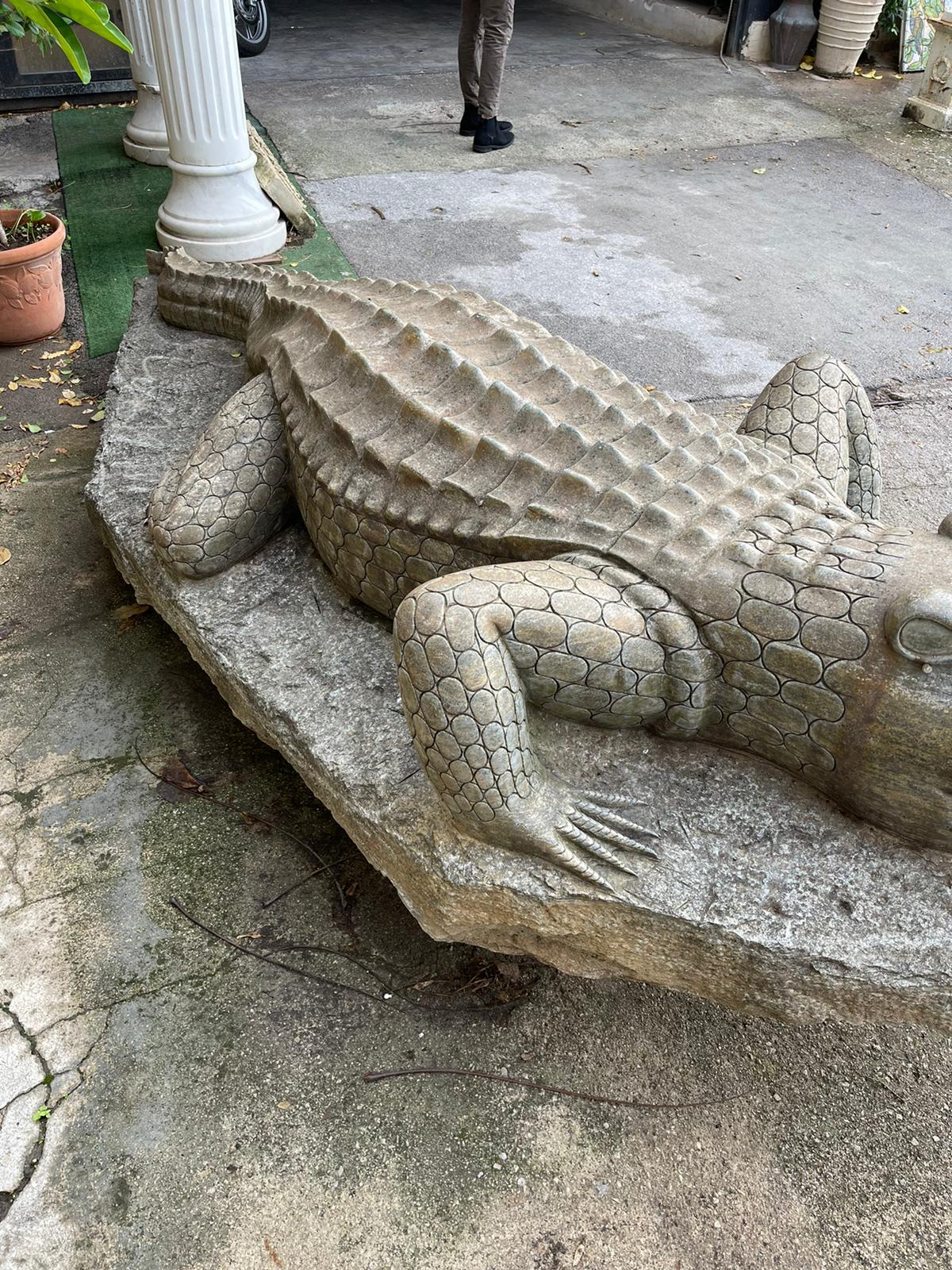 Krokodil-Skulptur aus dem 19. Jahrhundert, grüner Marmor, natürliche Größe (Europäisch) im Angebot