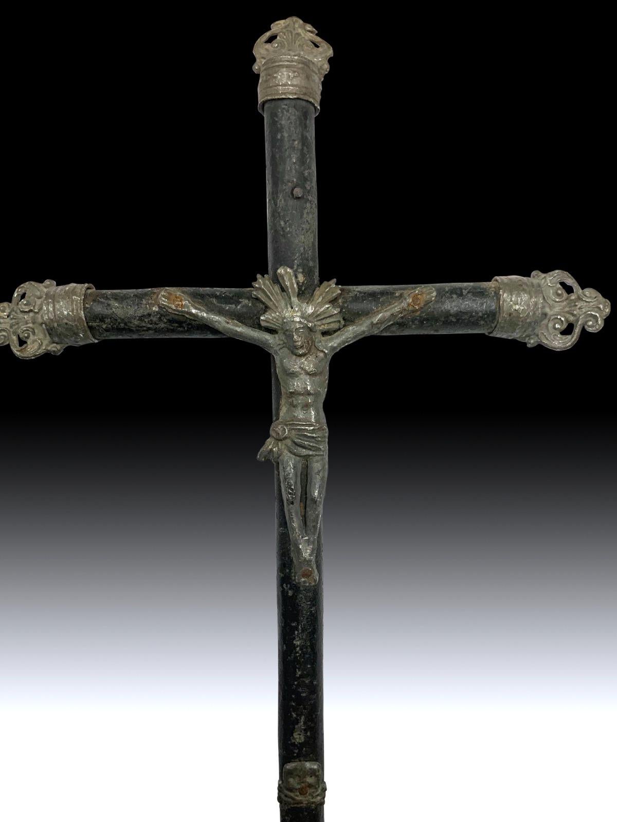 Kreuz des 19. Jahrhunderts (Gotisch) im Angebot