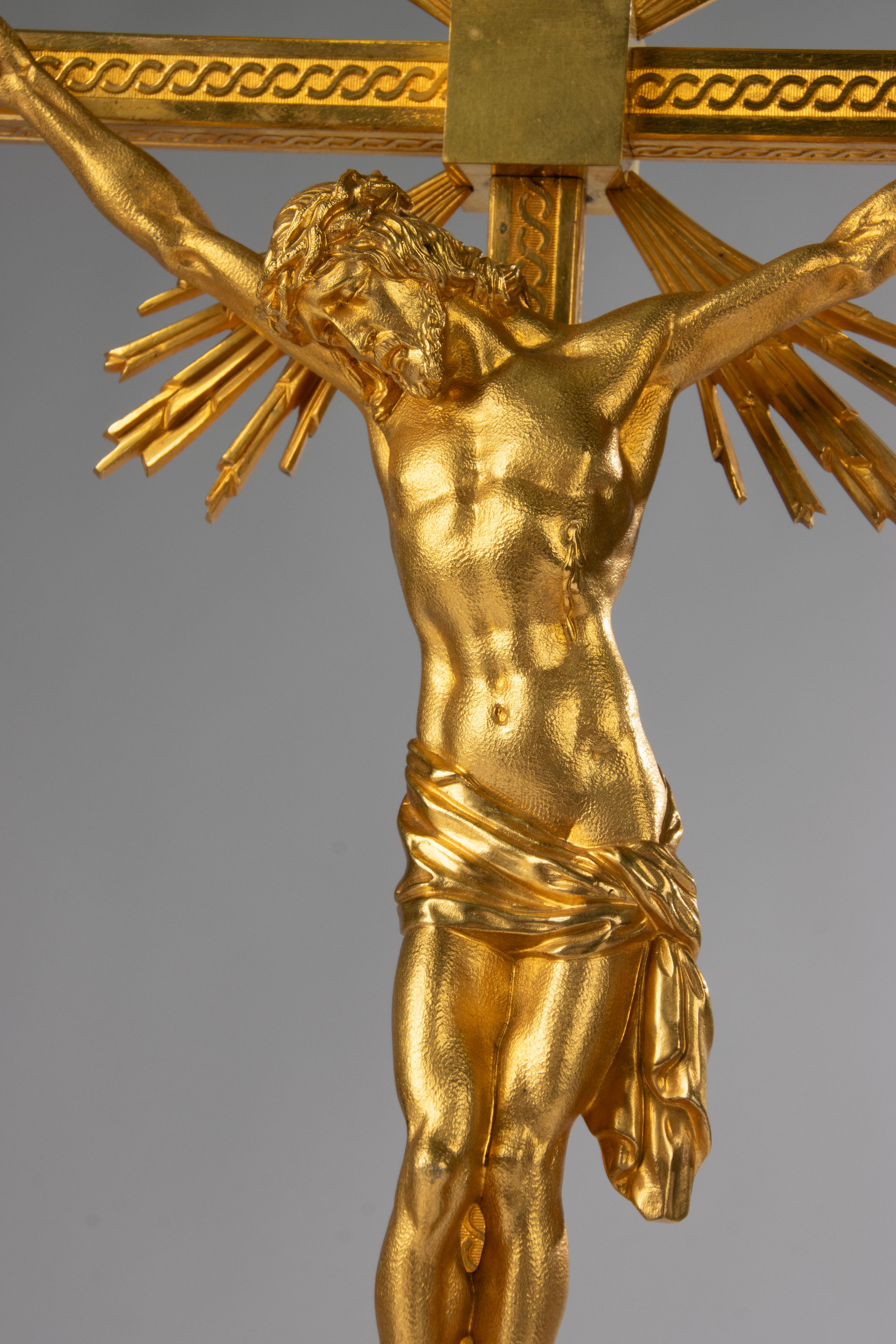 Napoléon III 19th Century Crucifix - Gilt Bronze - Napoleon III - Serpent & Sunburst Details en vente