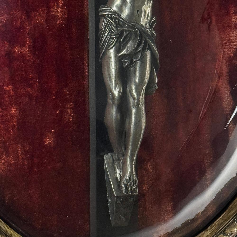 19th Century Crucifix in Oval Giltwood Frame with Glass 4