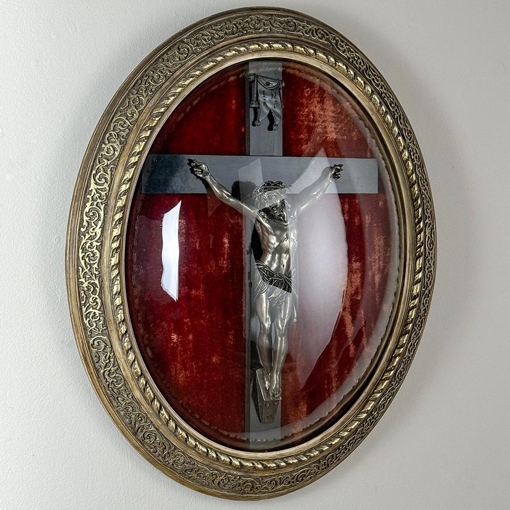 Belle Époque 19th Century Crucifix in Oval Giltwood Frame with Glass