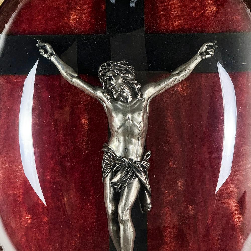 Late 19th Century 19th Century Crucifix in Oval Giltwood Frame with Glass