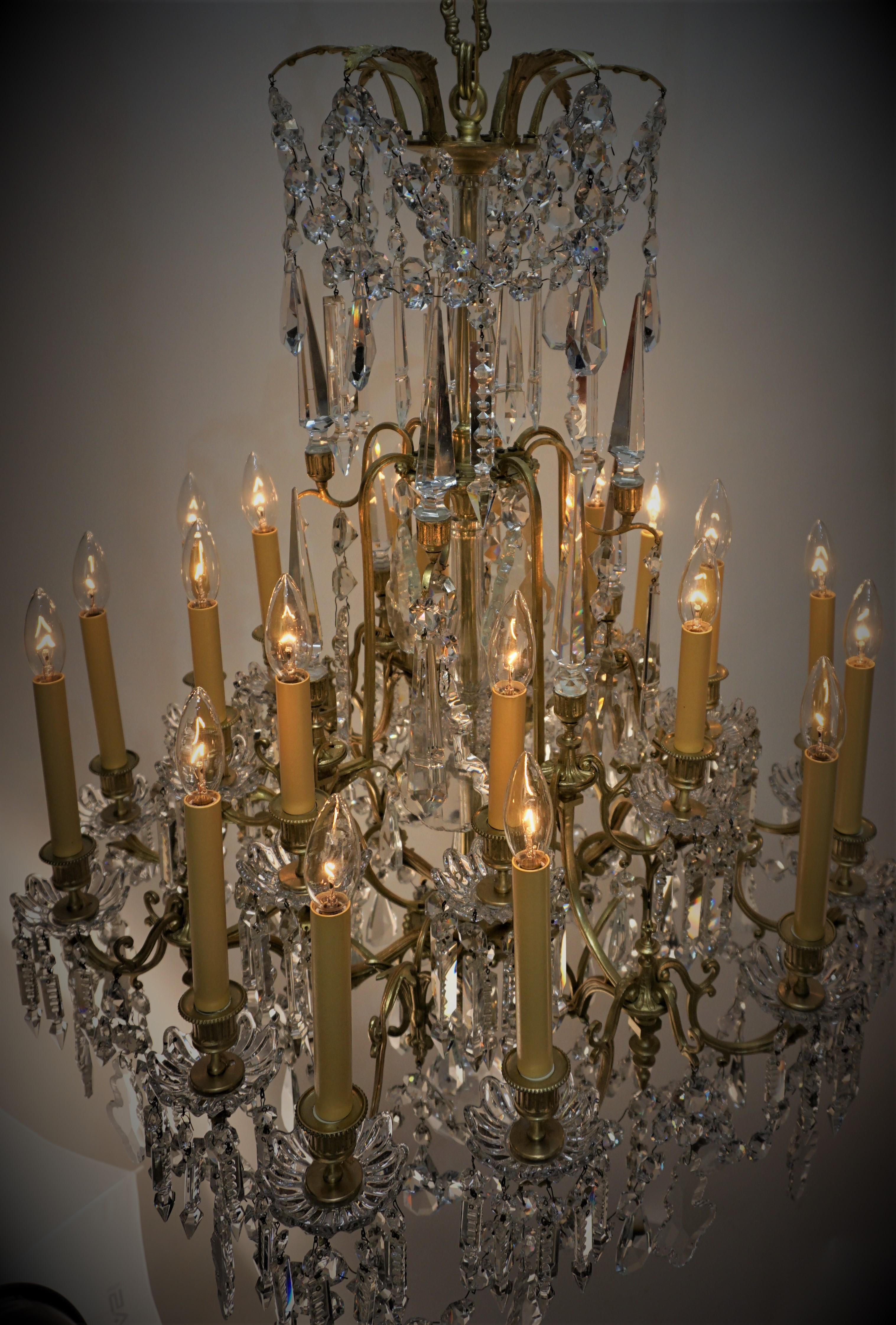 Lustre en cristal et bronze du XIXe siècle de Baccarat 7