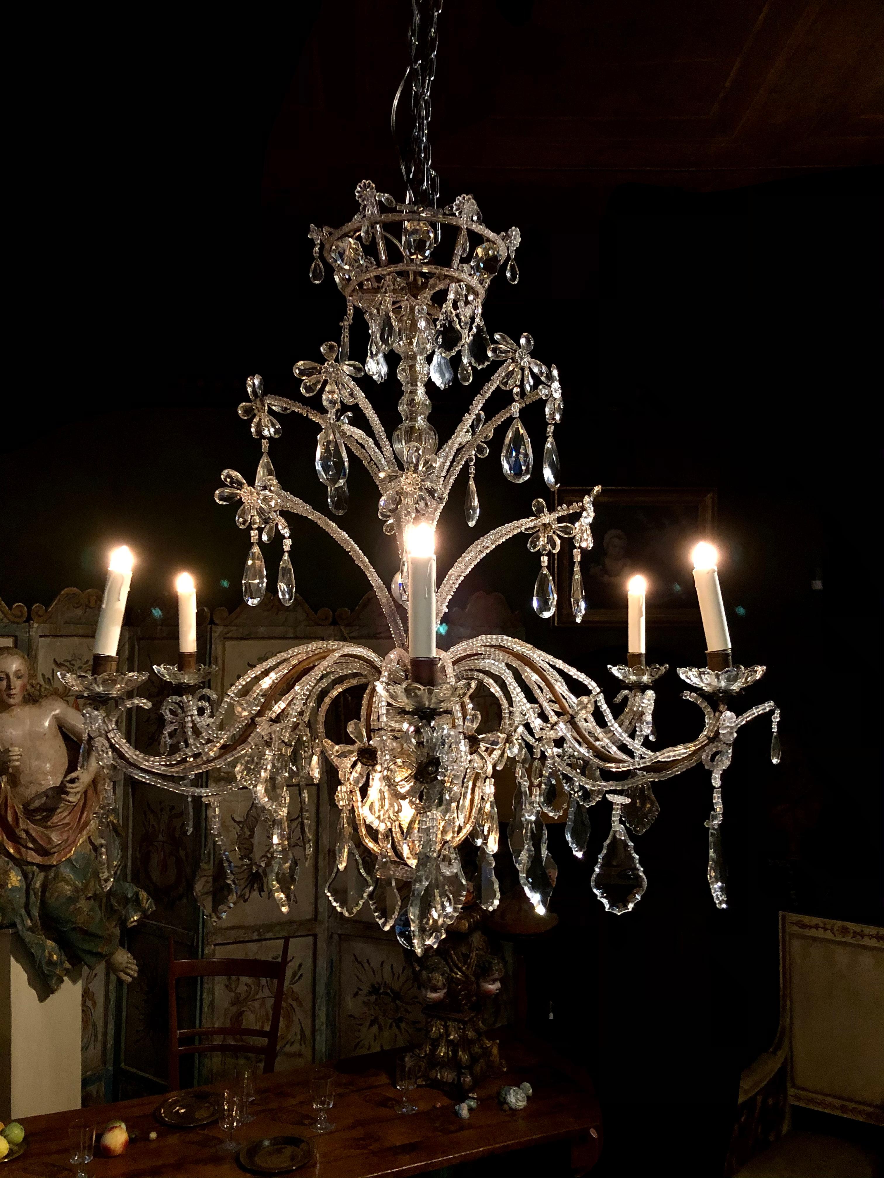 Piedmontese chandelier in pearl and crystal tassel.
7-light
New electrification.
 