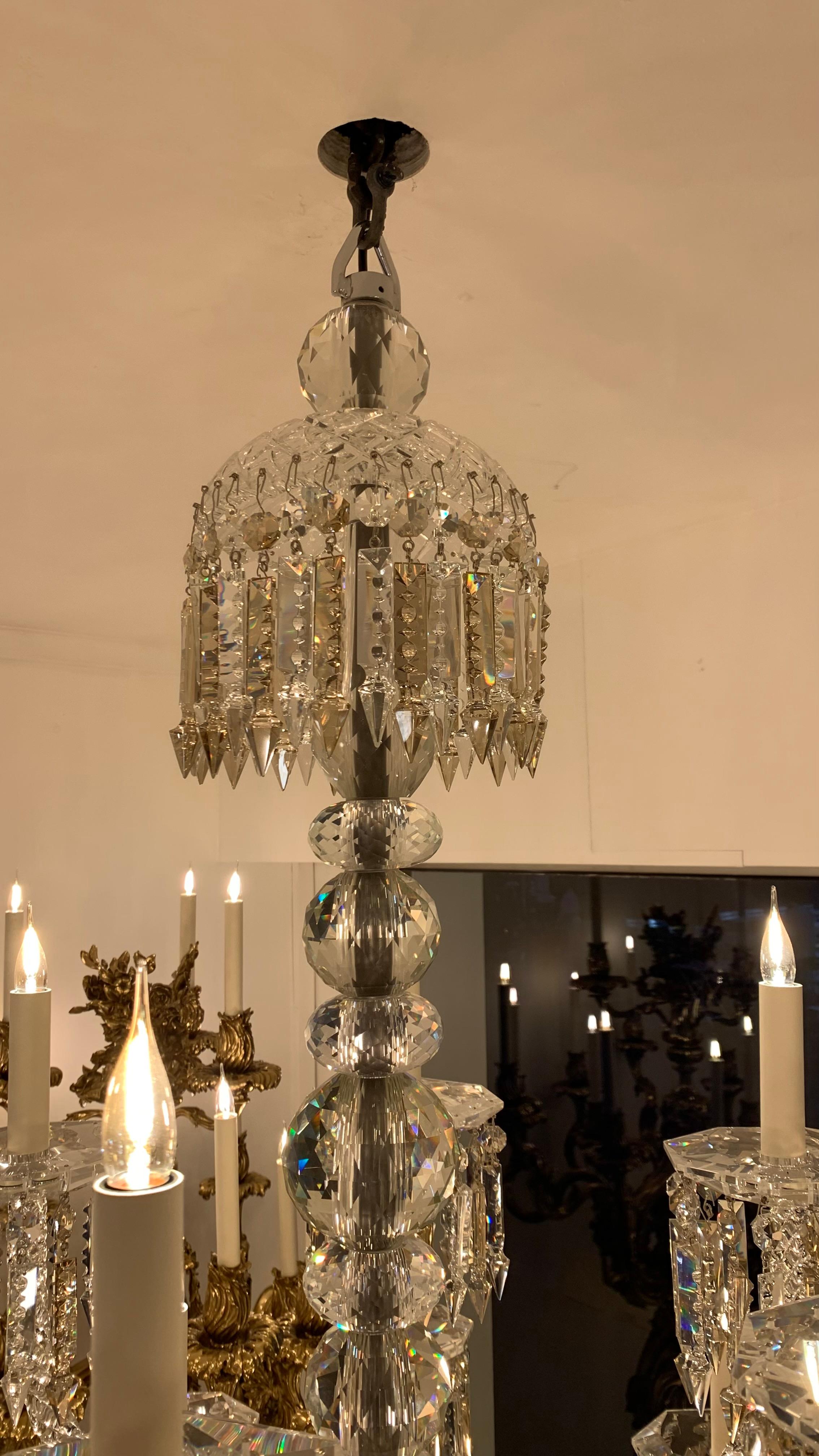 Kristall-Kronleuchter des 19. Jahrhunderts mit 62 Lichtern, inspiriert von Baccarat (Französisch) im Angebot