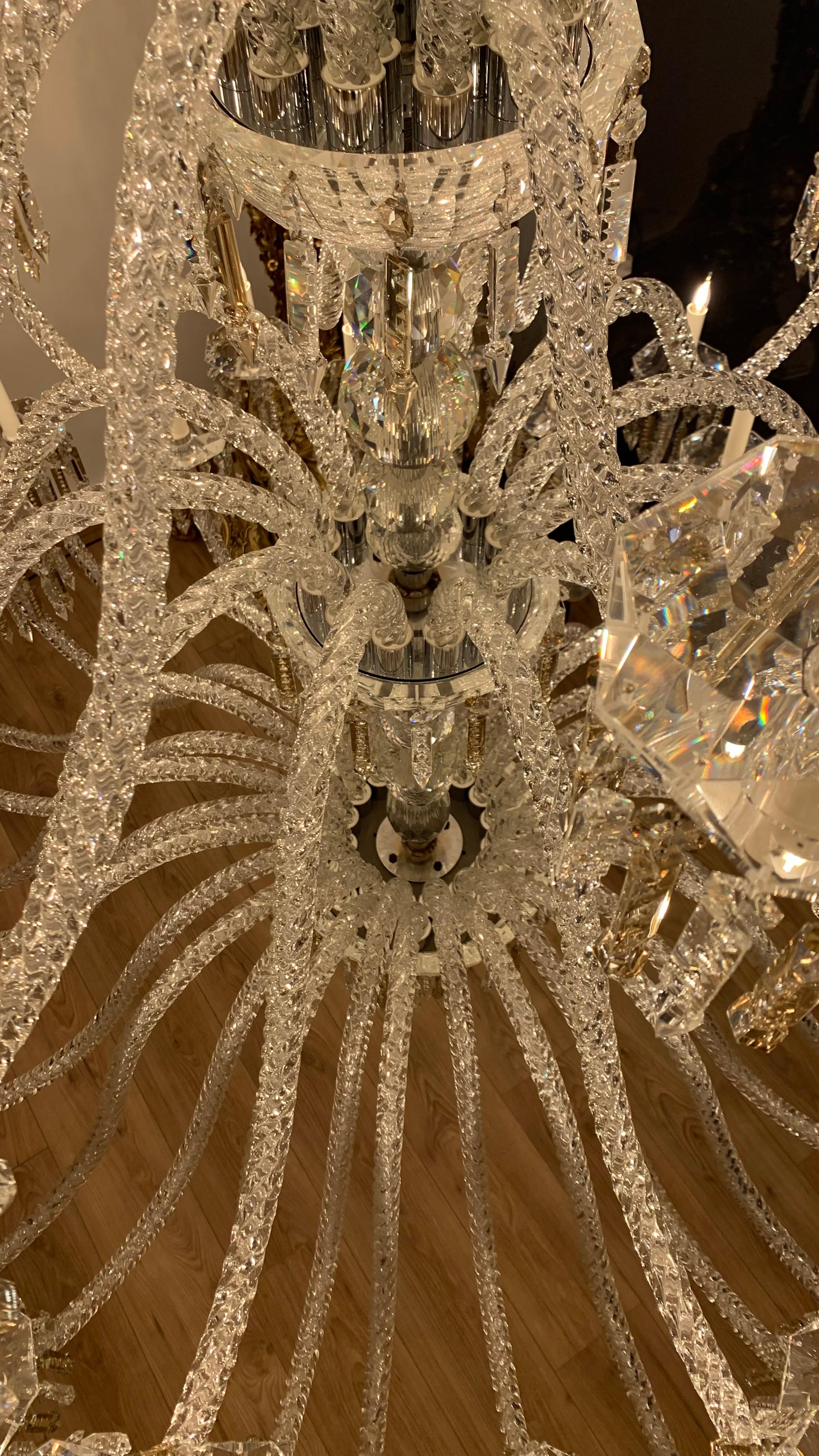 Kristall-Kronleuchter des 19. Jahrhunderts mit 62 Lichtern, inspiriert von Baccarat im Zustand „Hervorragend“ im Angebot in SAINT-OUEN-SUR-SEINE, FR