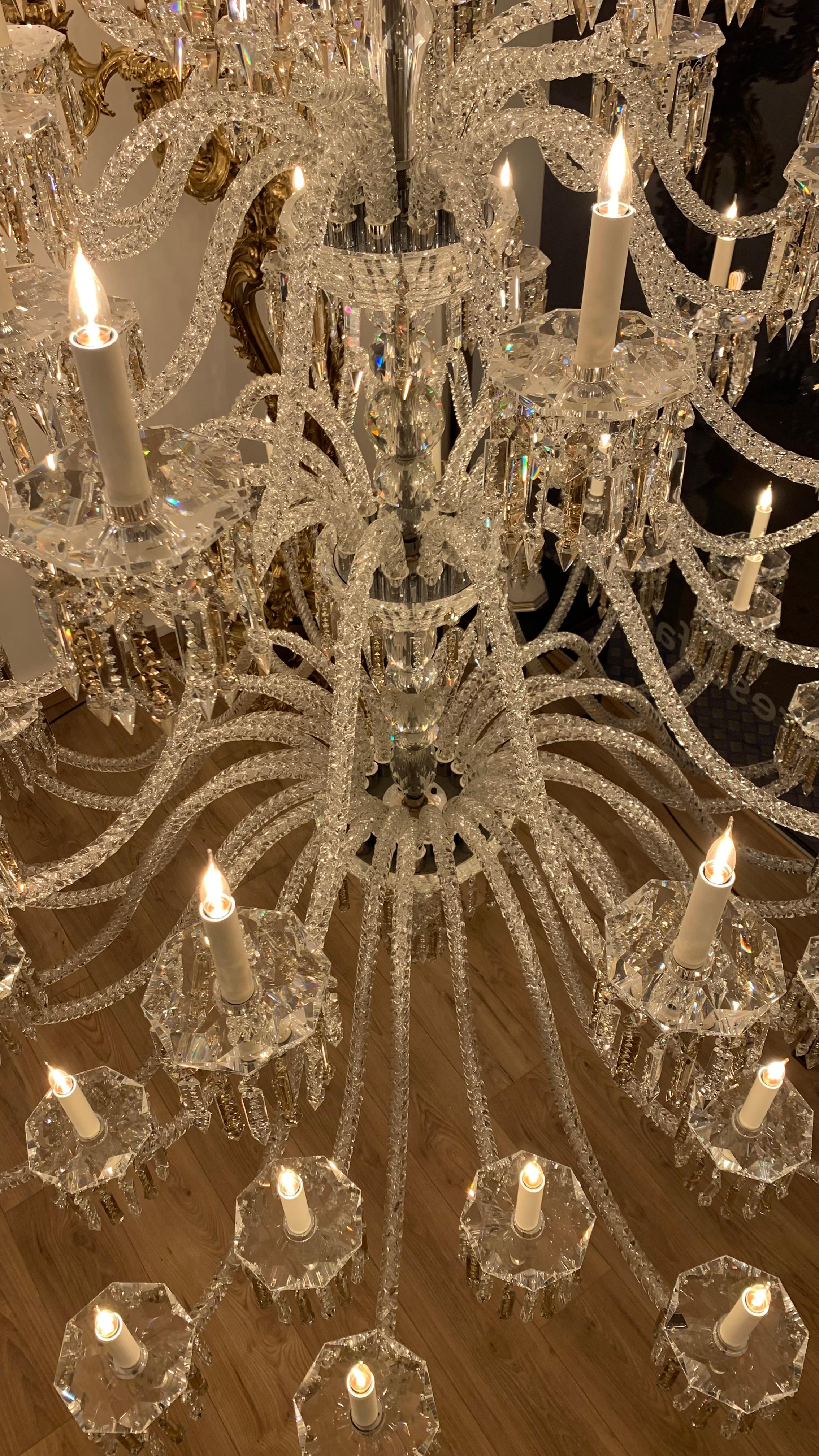 Kristall-Kronleuchter des 19. Jahrhunderts mit 62 Lichtern, inspiriert von Baccarat im Angebot 1