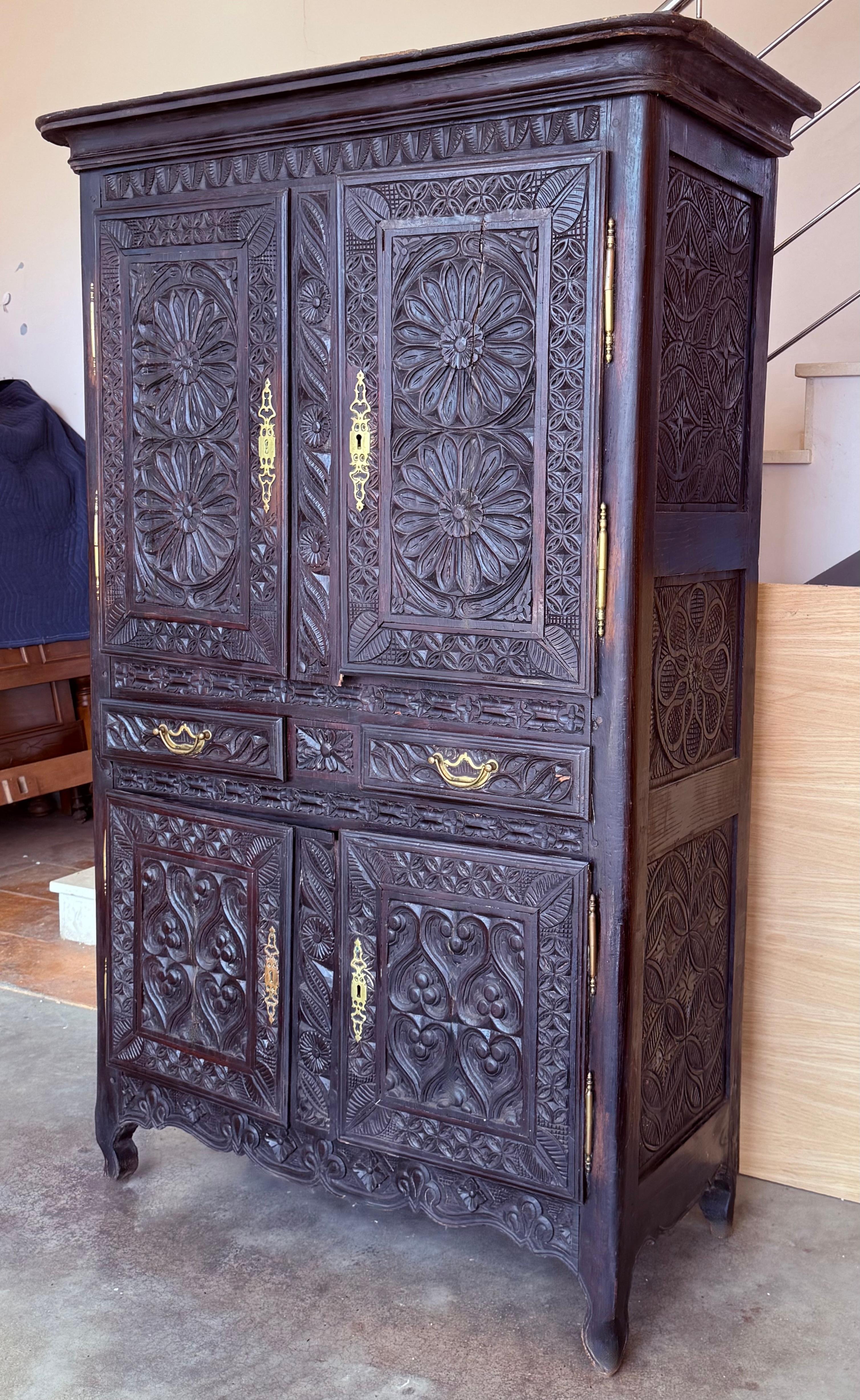 Schrank oder Schrank des 19. Jahrhunderts, Nussbaum, Castillian-Einfluss, Spanien, restauriert (Barock) im Angebot