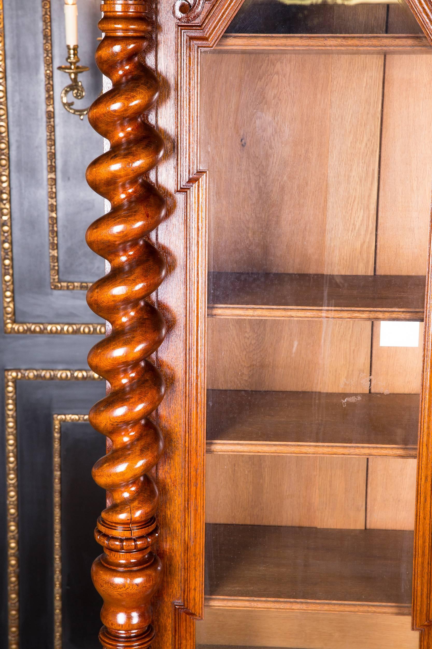 19th Century, Cupboard with Chest Groschkus Gründerzeit, Solid Oak In Good Condition In Berlin, DE