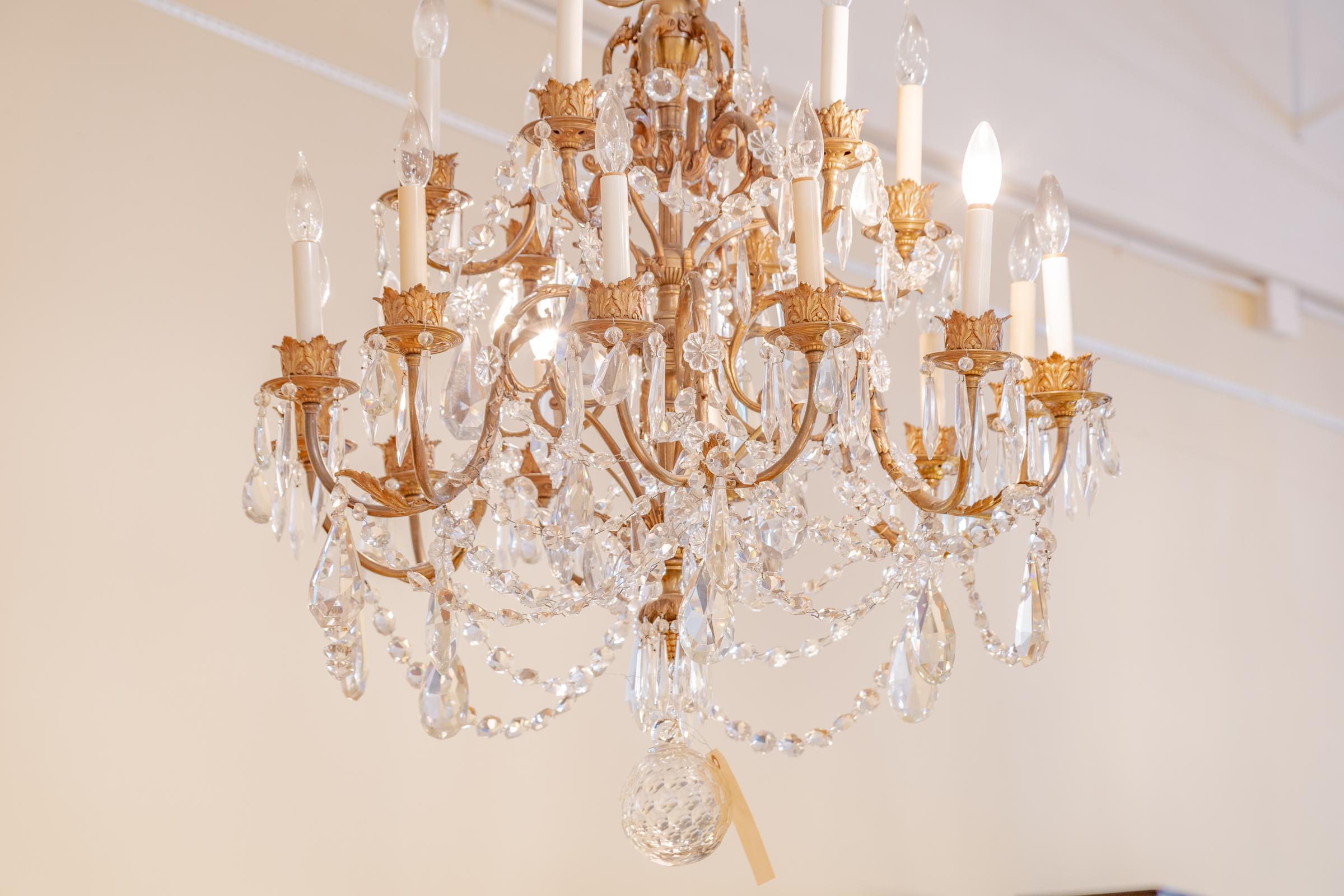 French 19th Century Cut Crystal and Bronze Chandelier For Sale