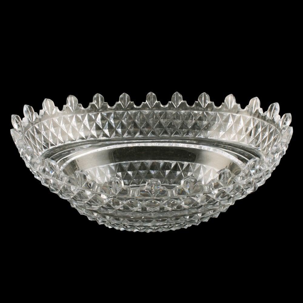 An early 19th century Georgian cut crystal bowl.

The bowl has stepped and cut sides, a castellated rim and a star cut base.

The bowl is in good condition with some expected wear to the underside, (Circa 1830)

Measures: Height 12.5cm (4.9