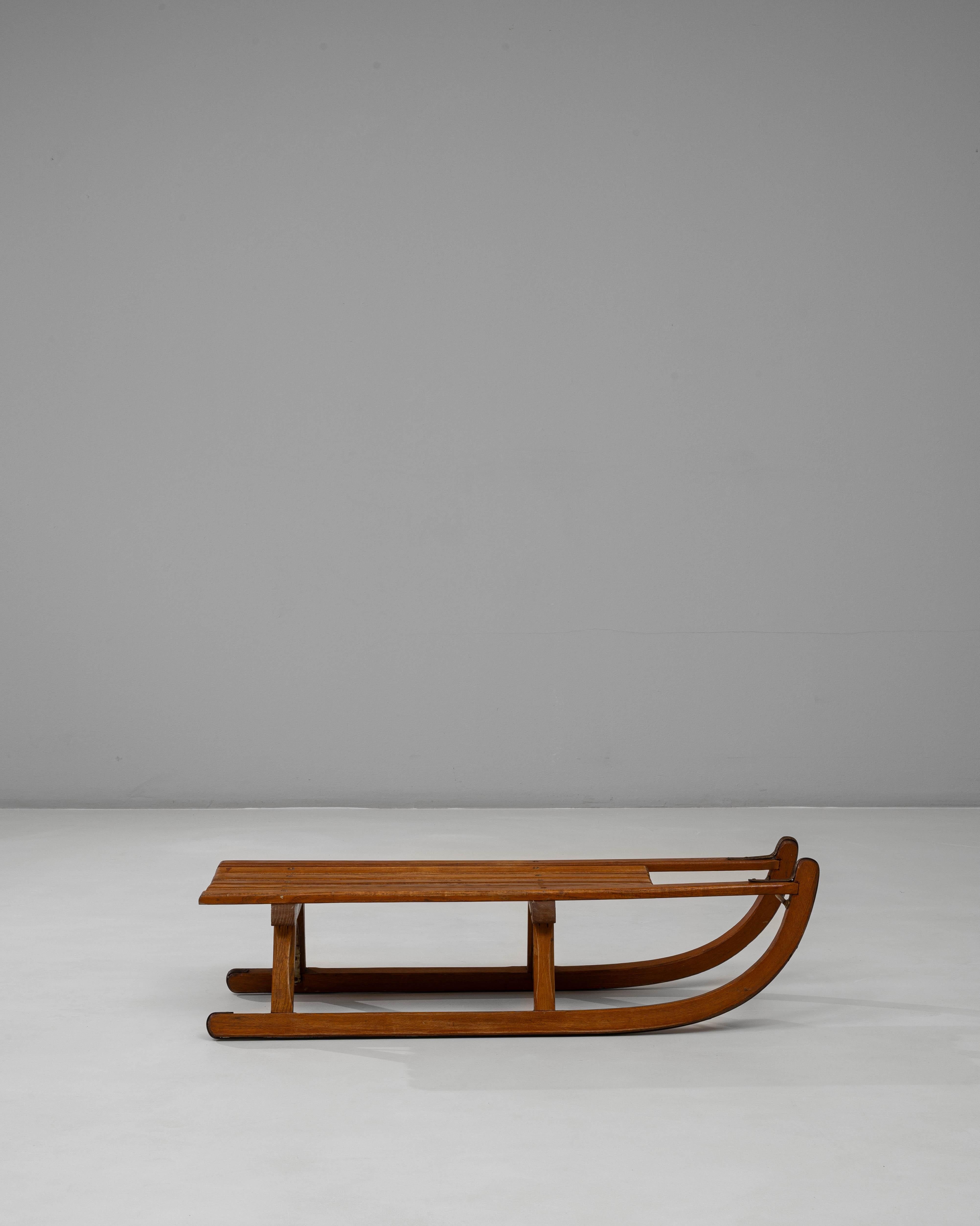 Traîneau en bois courbé tchèque du 19e siècle Bon état - En vente à High Point, NC