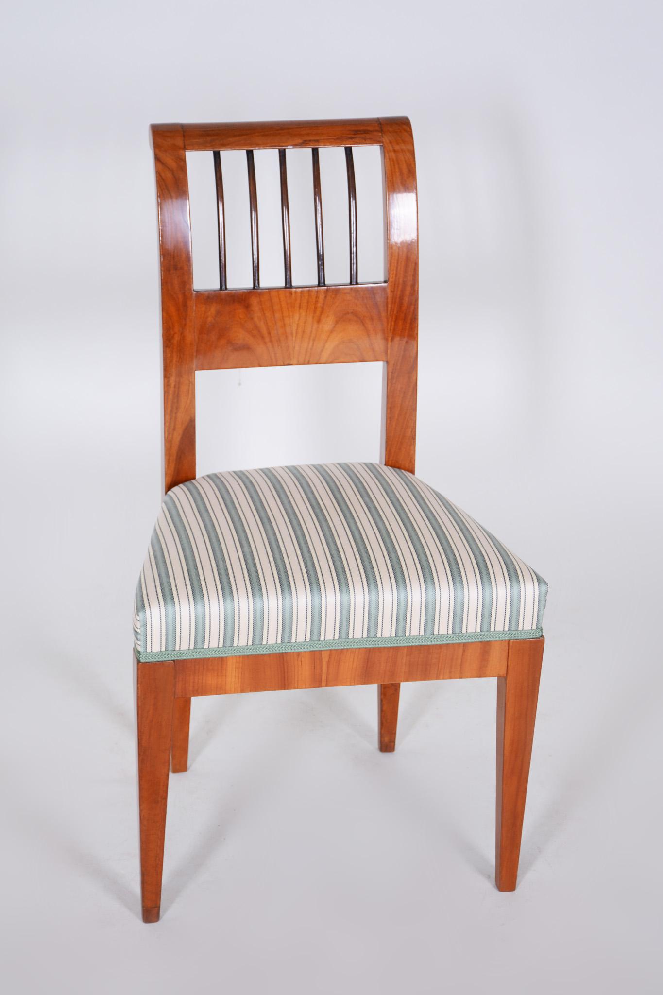 Chaise Biedermeier tchèque du 19ème siècle, Tchèque - Bohème, cerisier, 1820 - 1829 Bon état - En vente à Brandys nad Labem, Středočeský kraj