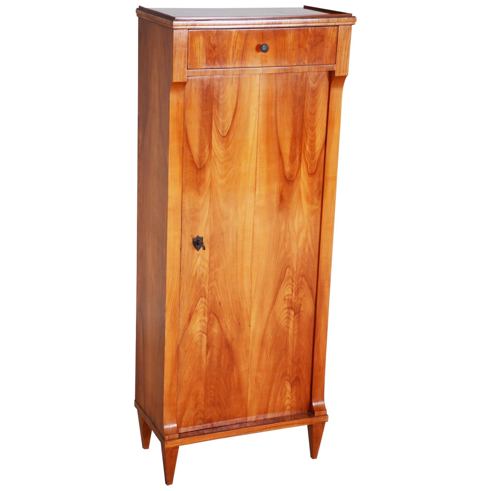 Cómoda Biedermeier checa del siglo XIX Vertiko, cerezo, década de 1820 en venta