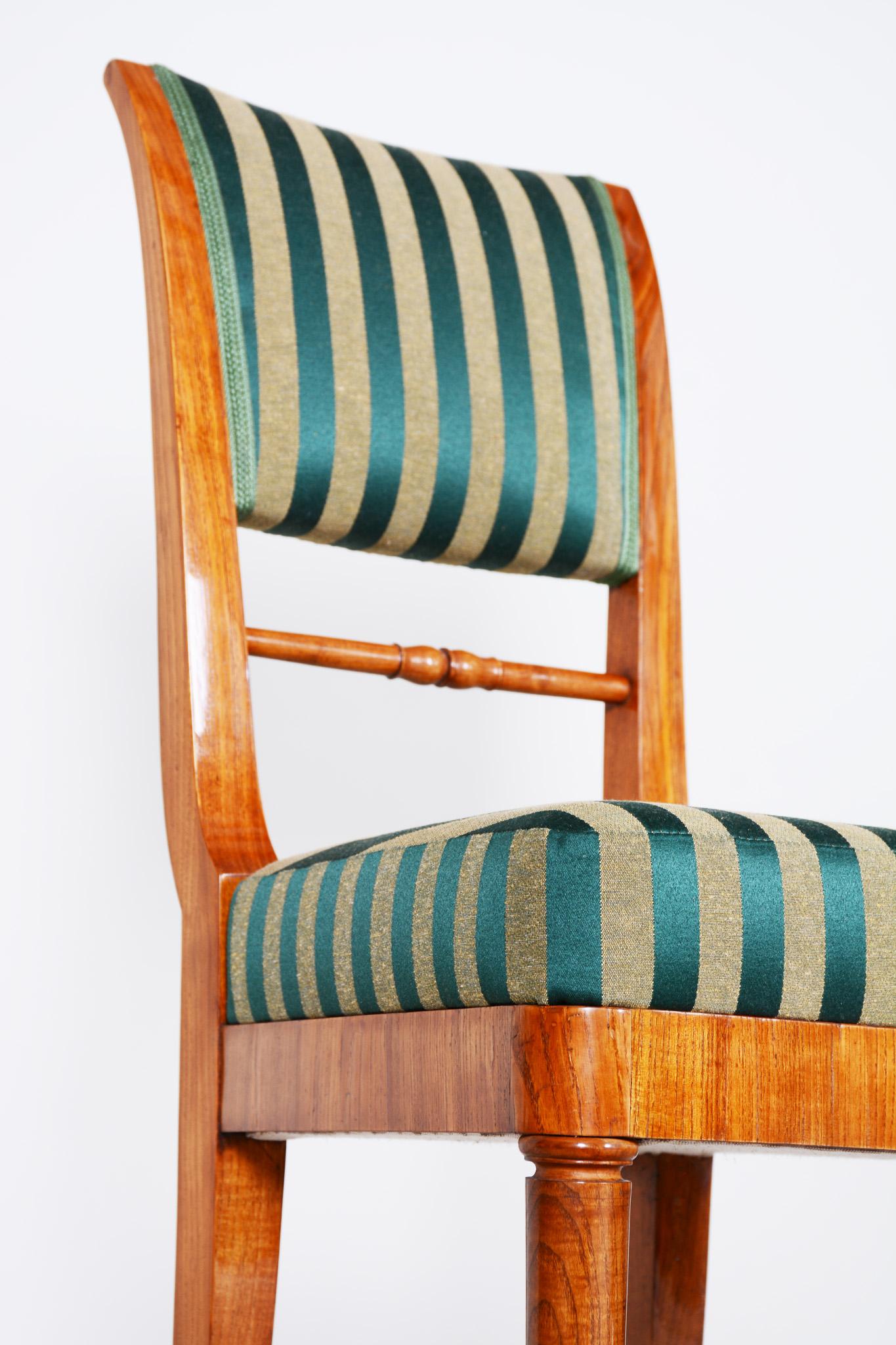 19th Century Czech Elm Biedermeier Chair, Bohemia, Period 1830 - 1839 In Good Condition In Horomerice, CZ