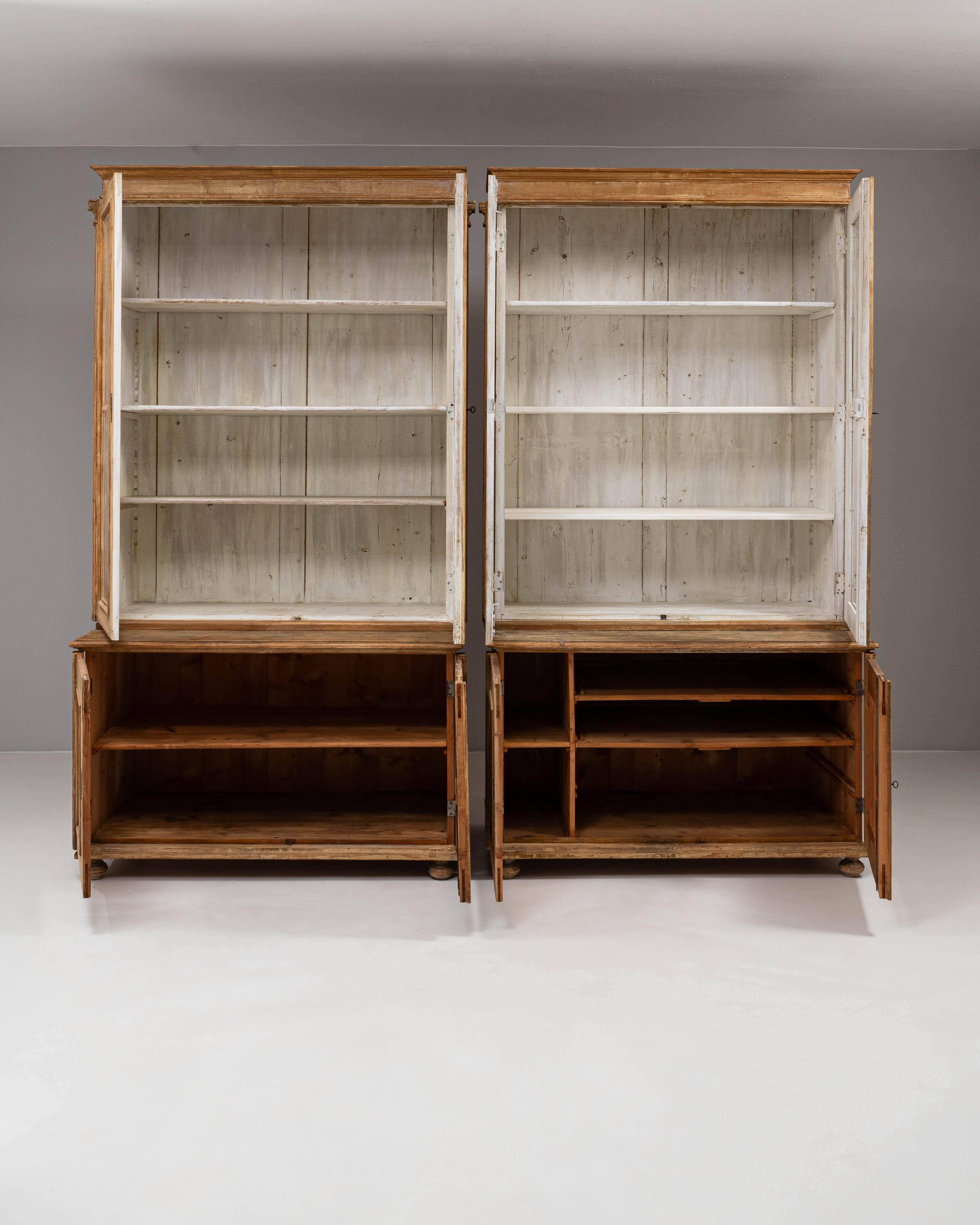 Vetro 19th Century Czech Pair of Wooden Vitrines in vendita