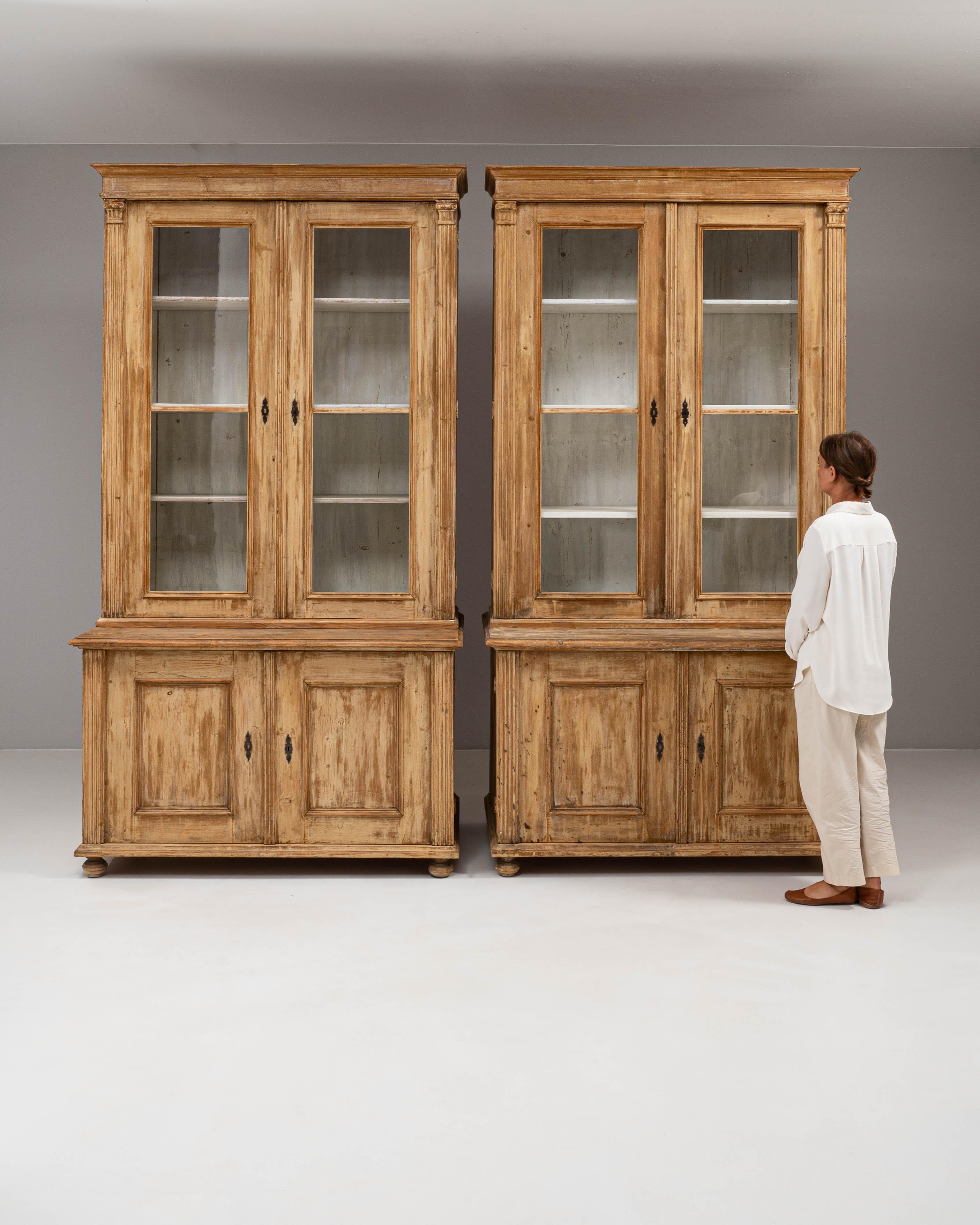 19th Century Czech Pair of Wooden Vitrines in vendita 1