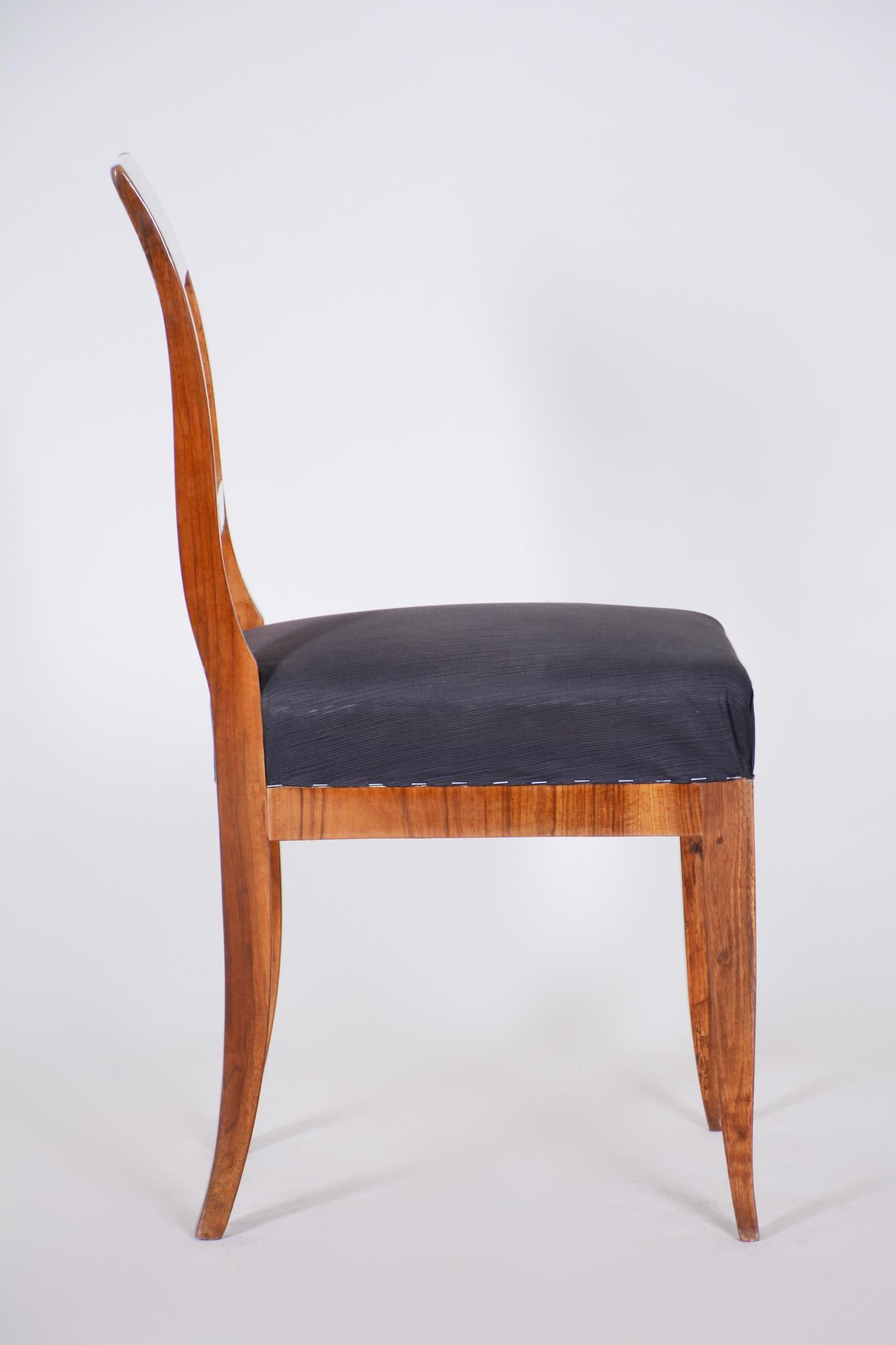 19th Century Czech Walnut Biedermeier Chair, Period 1830-1839, Restored In Good Condition In Horomerice, CZ