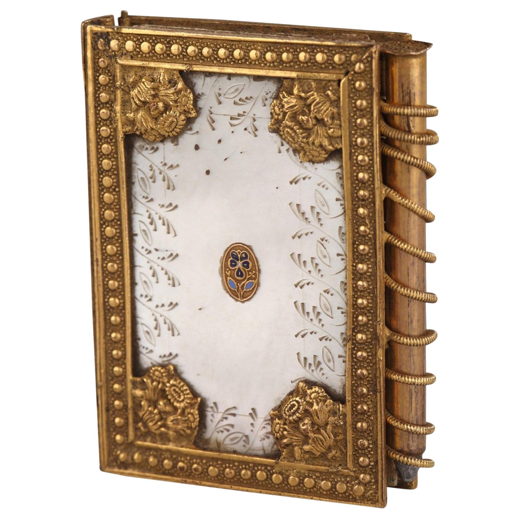 19th Century Dance Card in Mother of Pearl and Gilded Bronze, Palais-Royal Work For Sale
