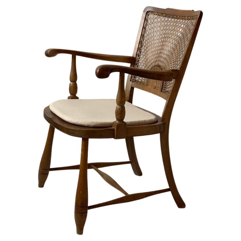 Fauteuil d'art et d'artisanat danois du XIXe siècle en bois de noyer et osier avec décoration