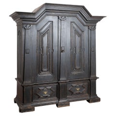 Grande armadio danese in rovere in stile barocco del XIX secolo, verniciato di nero