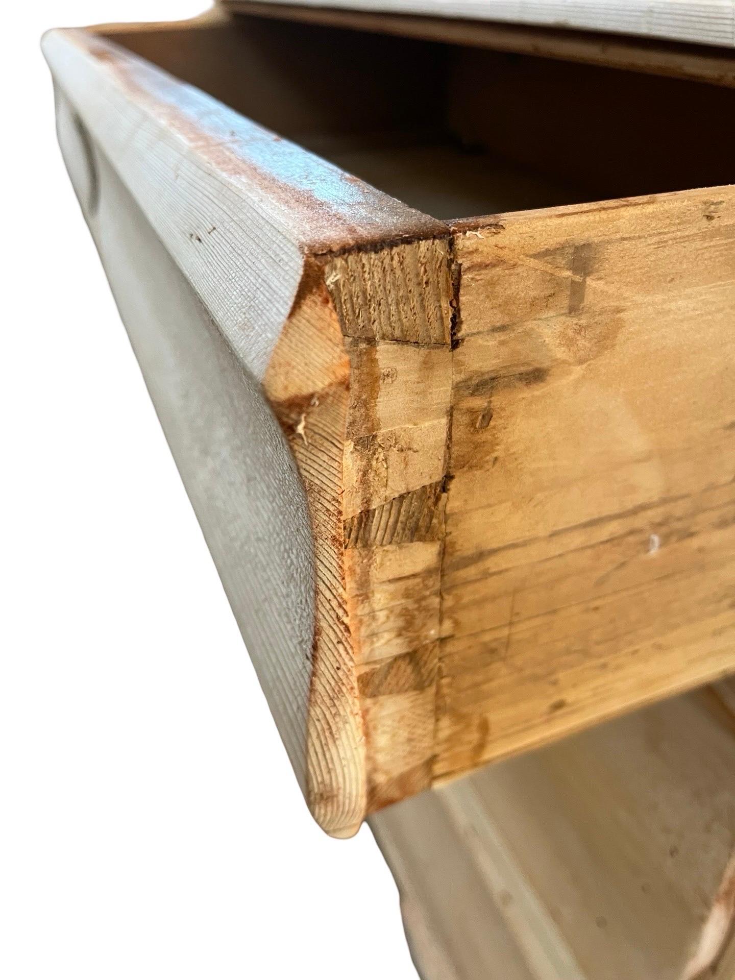 19. Jahrhundert Dänische Biedermeier Kommode aus gebleichtem Kiefernholz im Angebot 5