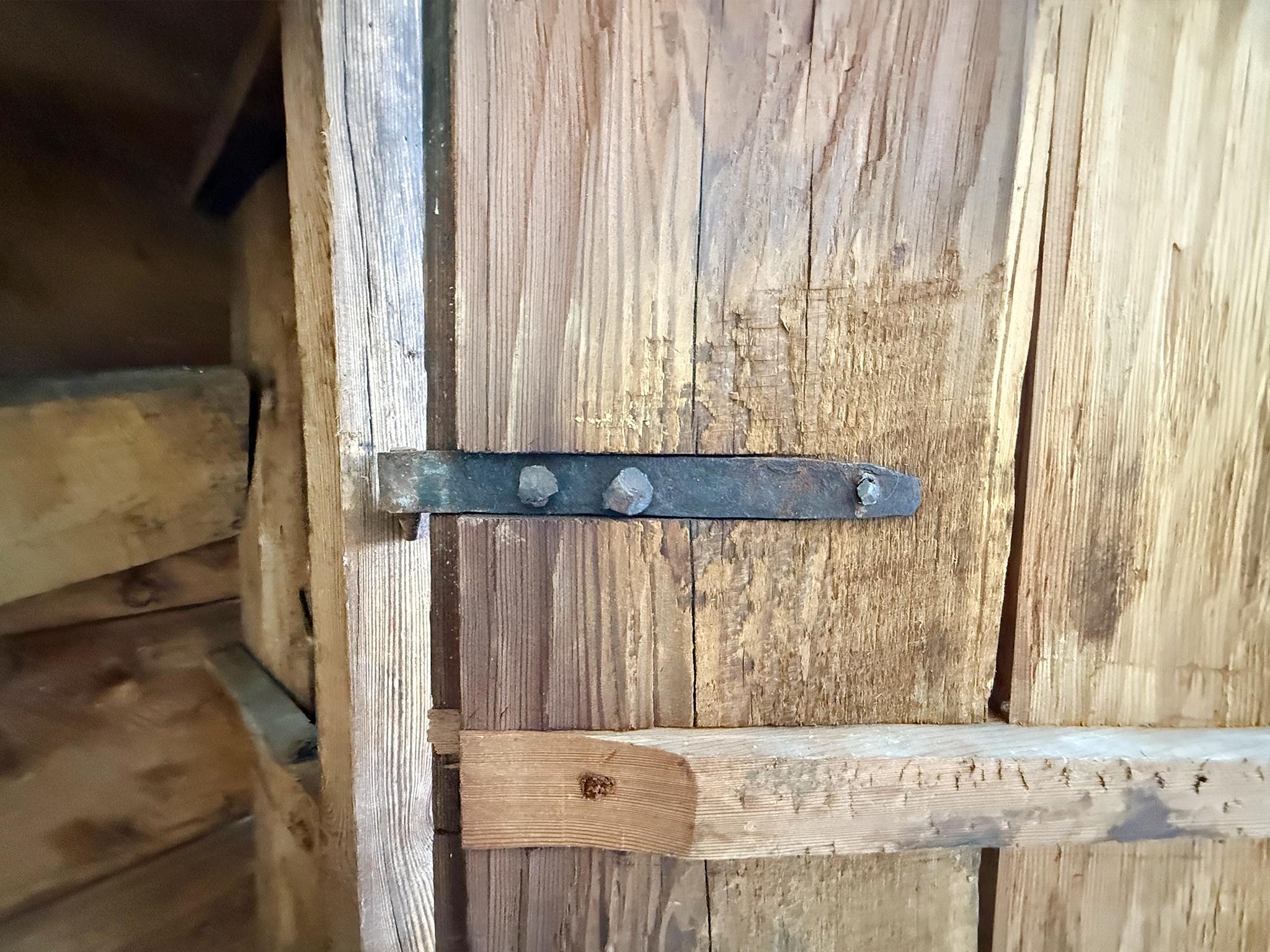 Armario danés de olmo del siglo XIX en venta 4