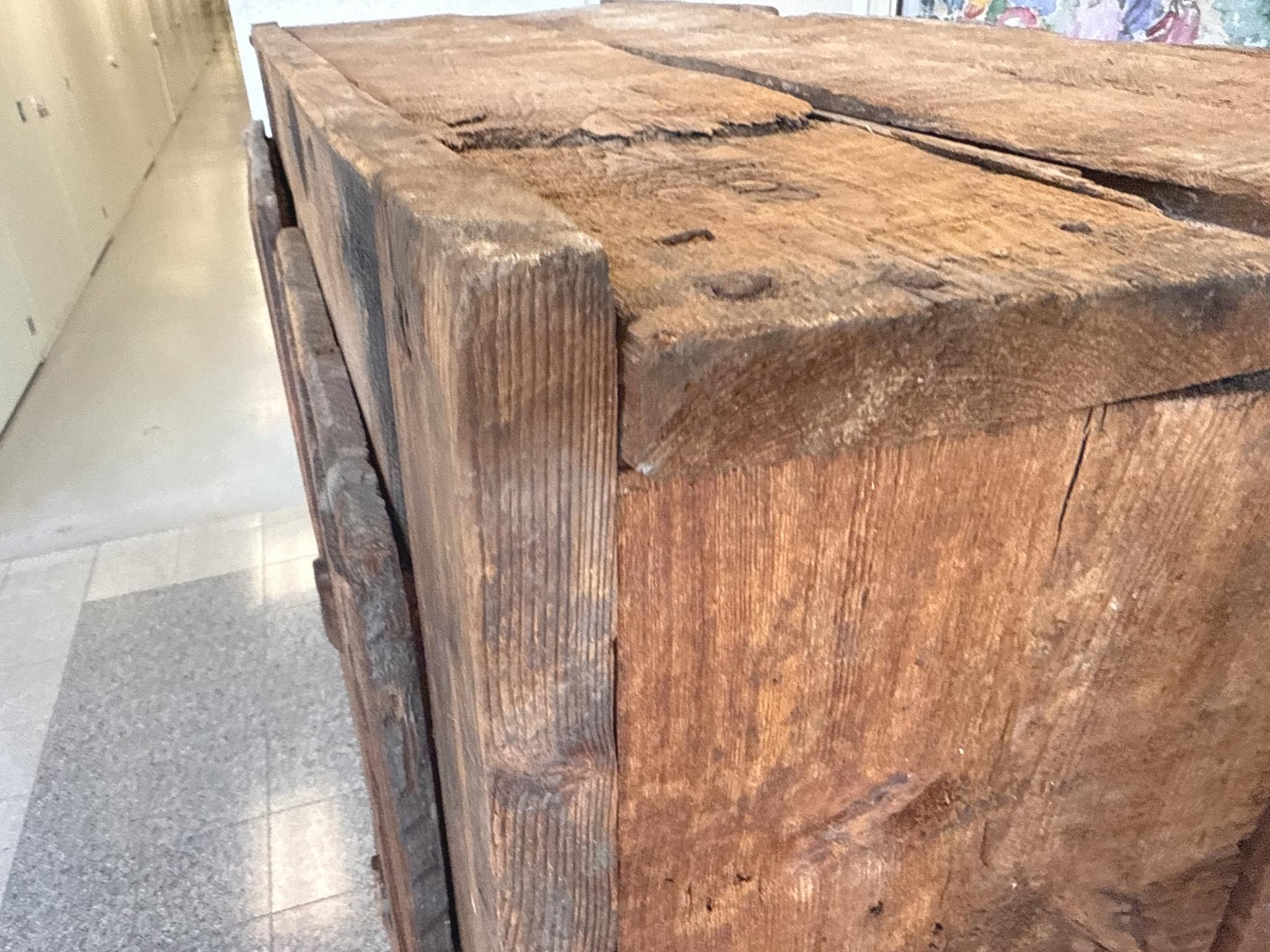 Armario danés de olmo del siglo XIX en venta 9