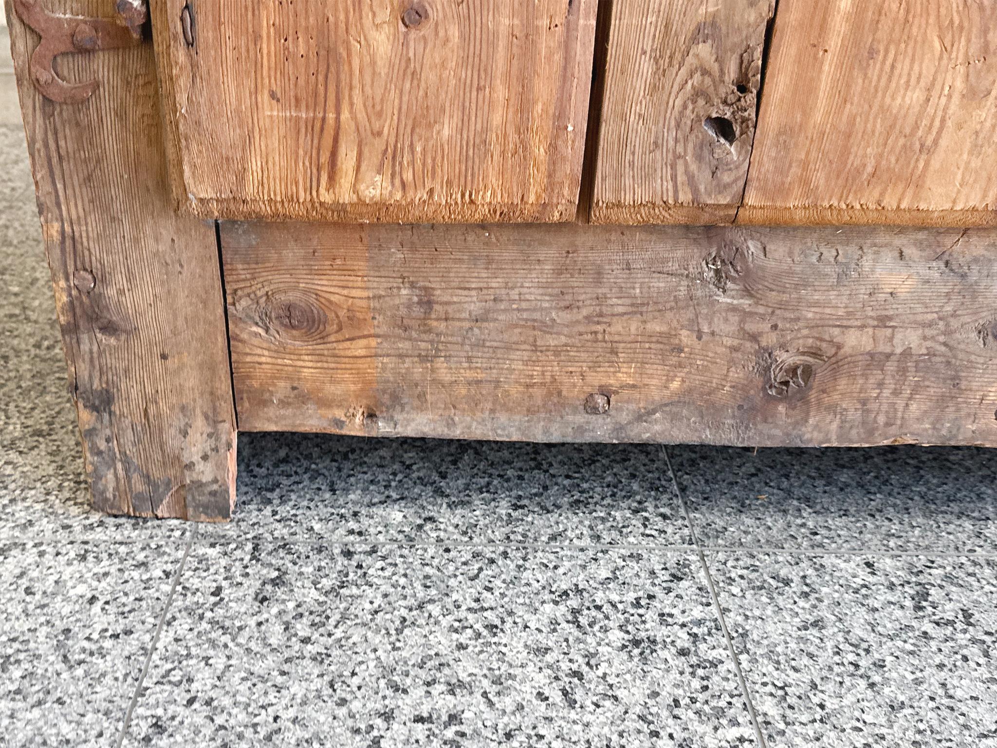 Armario danés de olmo del siglo XIX en venta 11