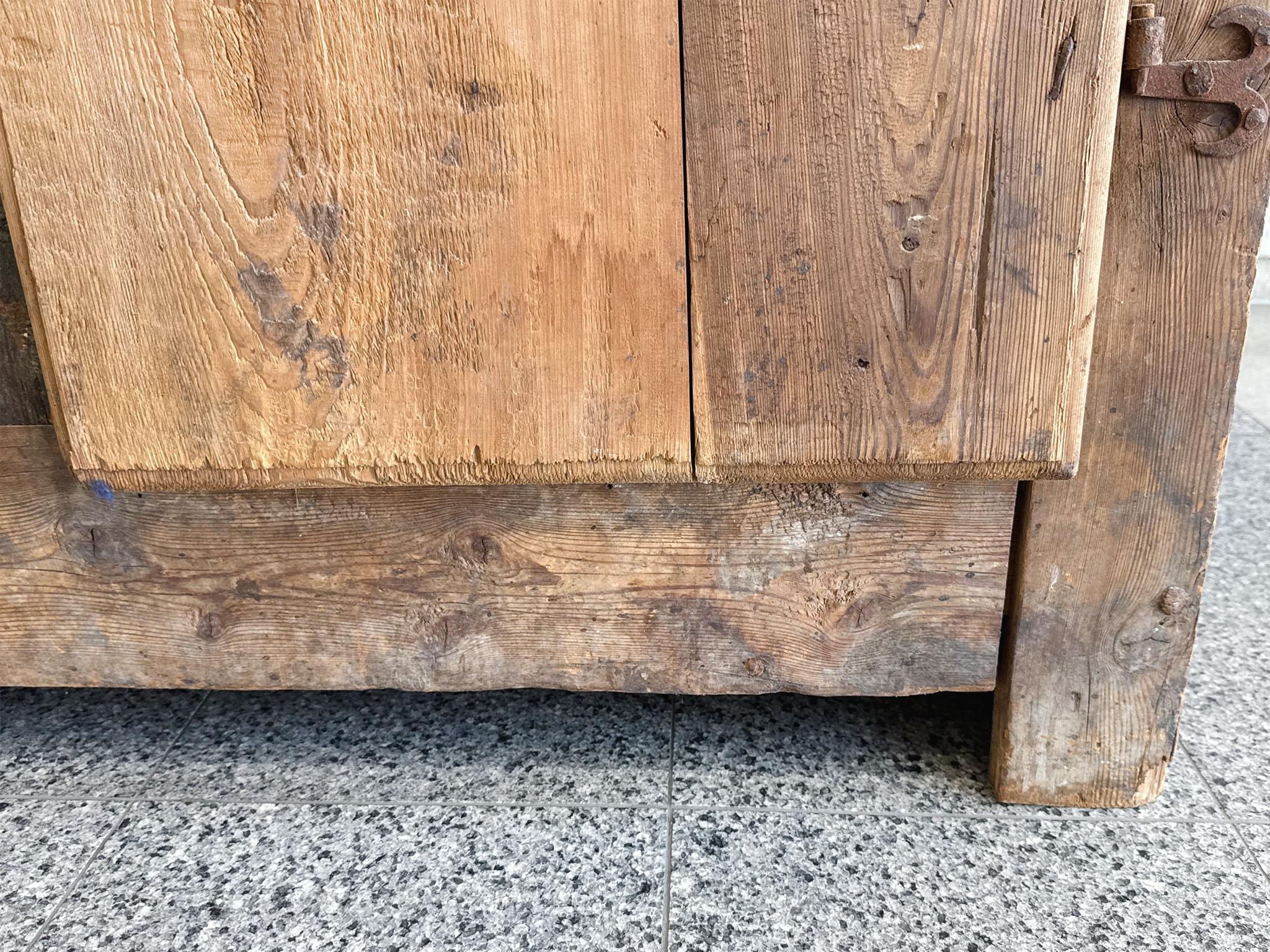 Armario danés de olmo del siglo XIX en venta 12