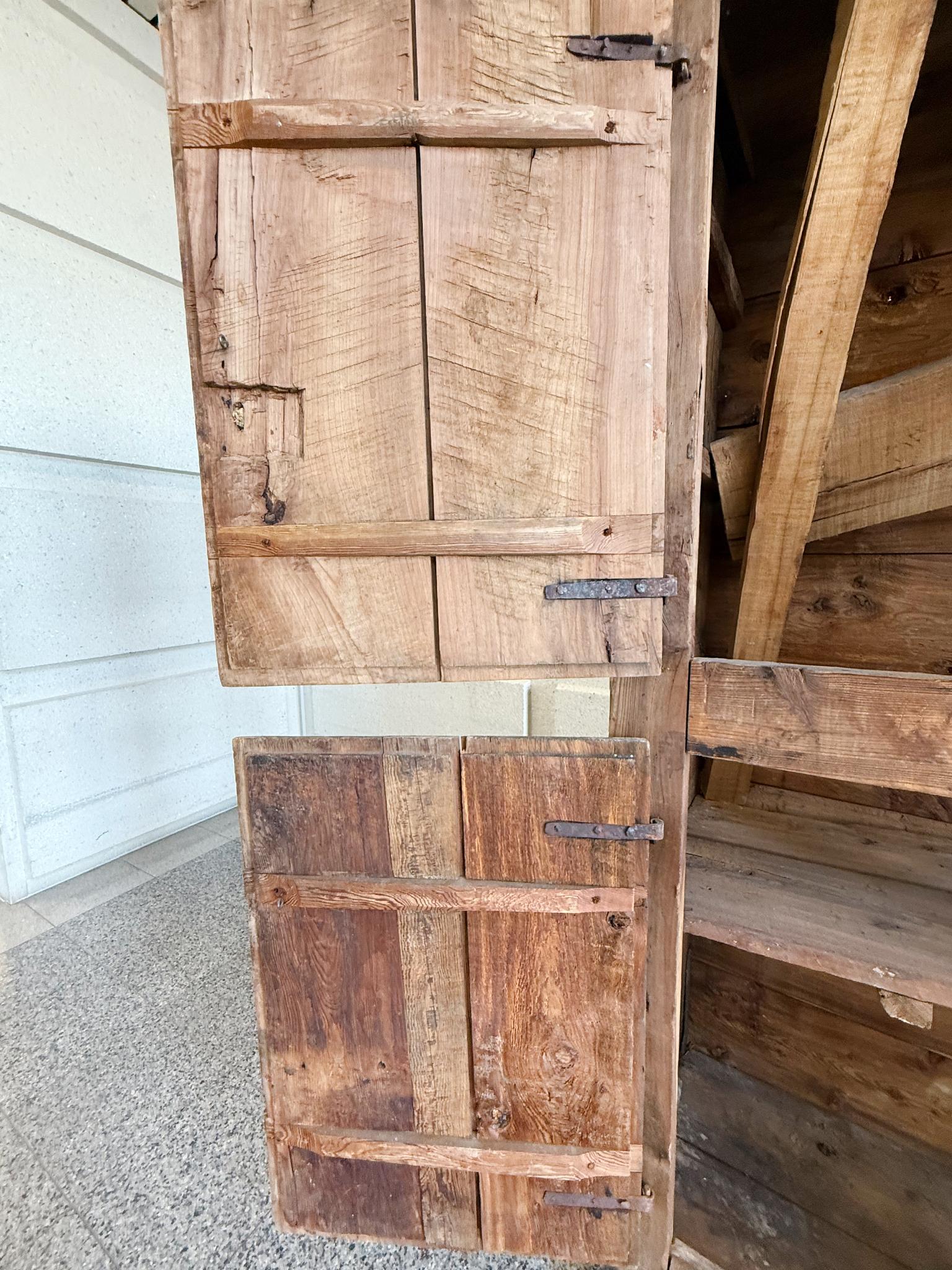 Armario danés de olmo del siglo XIX Olmo en venta