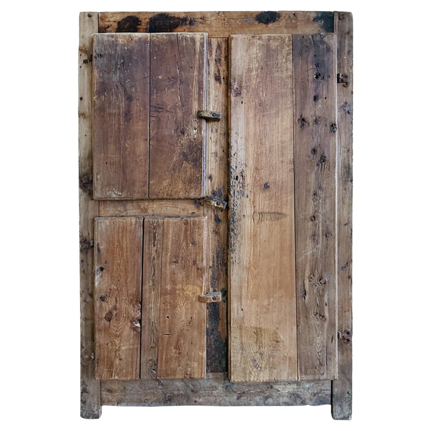 Armadio danese in olmo del XIX secolo