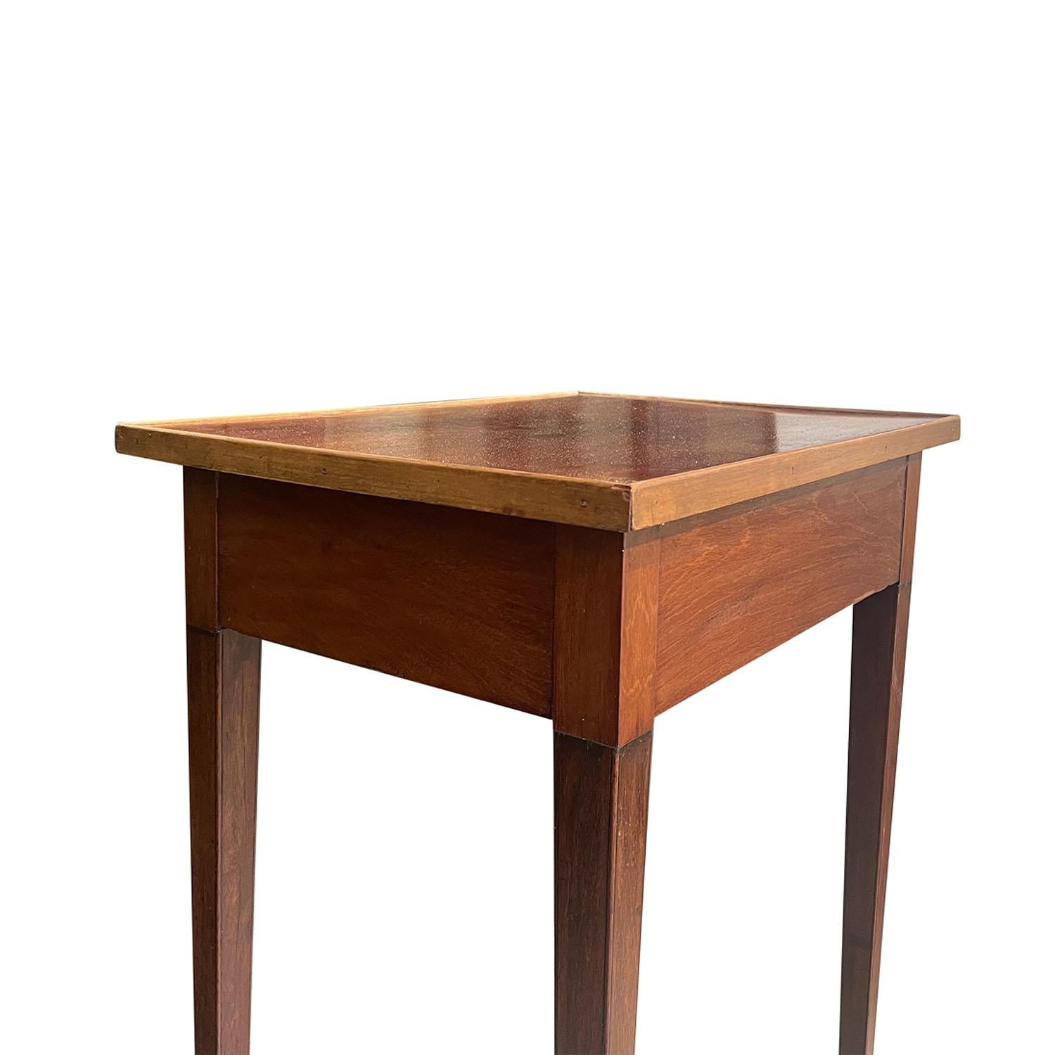 Table d'appoint danoise Gustavienne IFR du 19ème siècle - Table de couture ancienne en noyer Bon état - En vente à West Palm Beach, FL