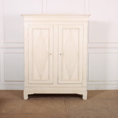 Armoire peinte danoise du 19e siècle