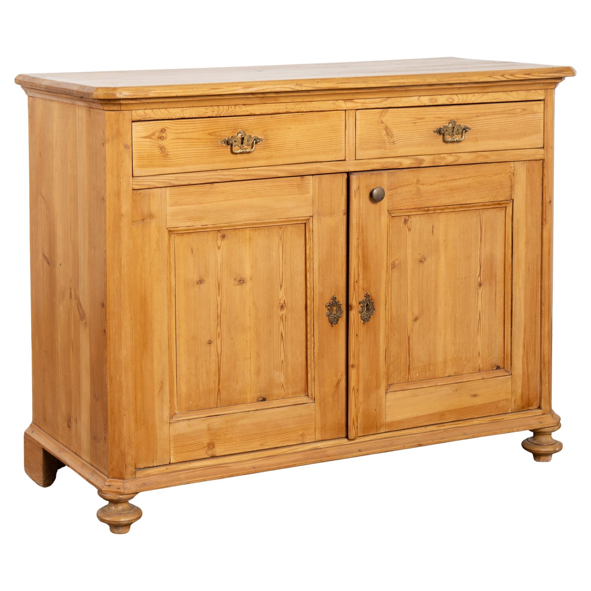 Mobile credenza in pino danese del XIX secolo in vendita