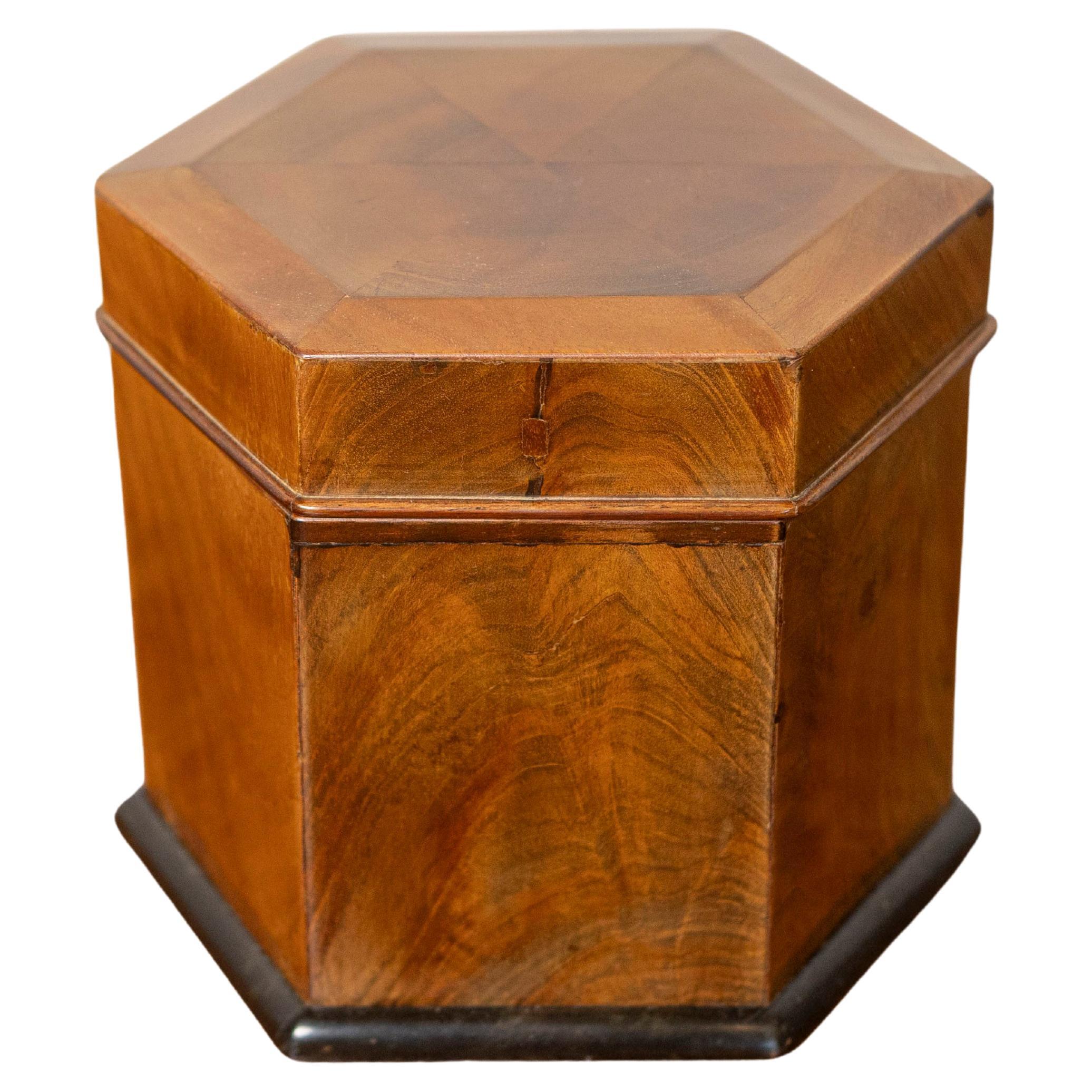 Caja de té danesa de nogal del siglo XIX, circa 1860