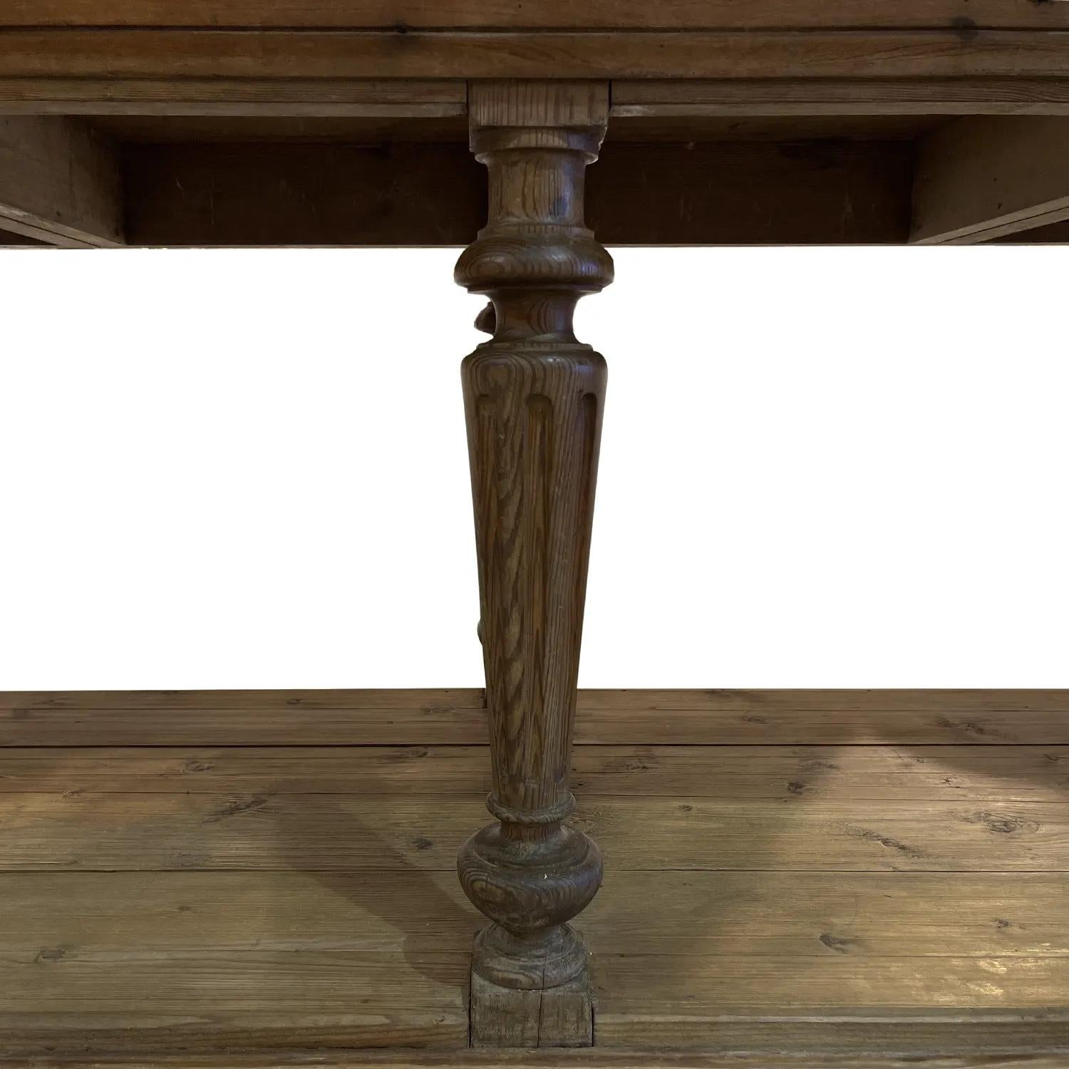 XIXe siècle Table de tailleur monumentale en chêne ancien français du 19e siècle, de couleur brun foncé en vente