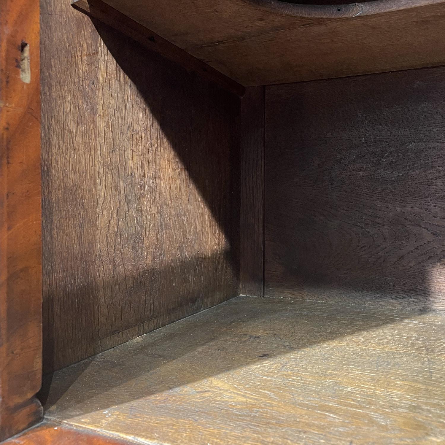 Deutscher Biedermeier-Schrank aus furniertem Mahagoni des 19. Jahrhunderts – antiker Sekretär im Angebot 10