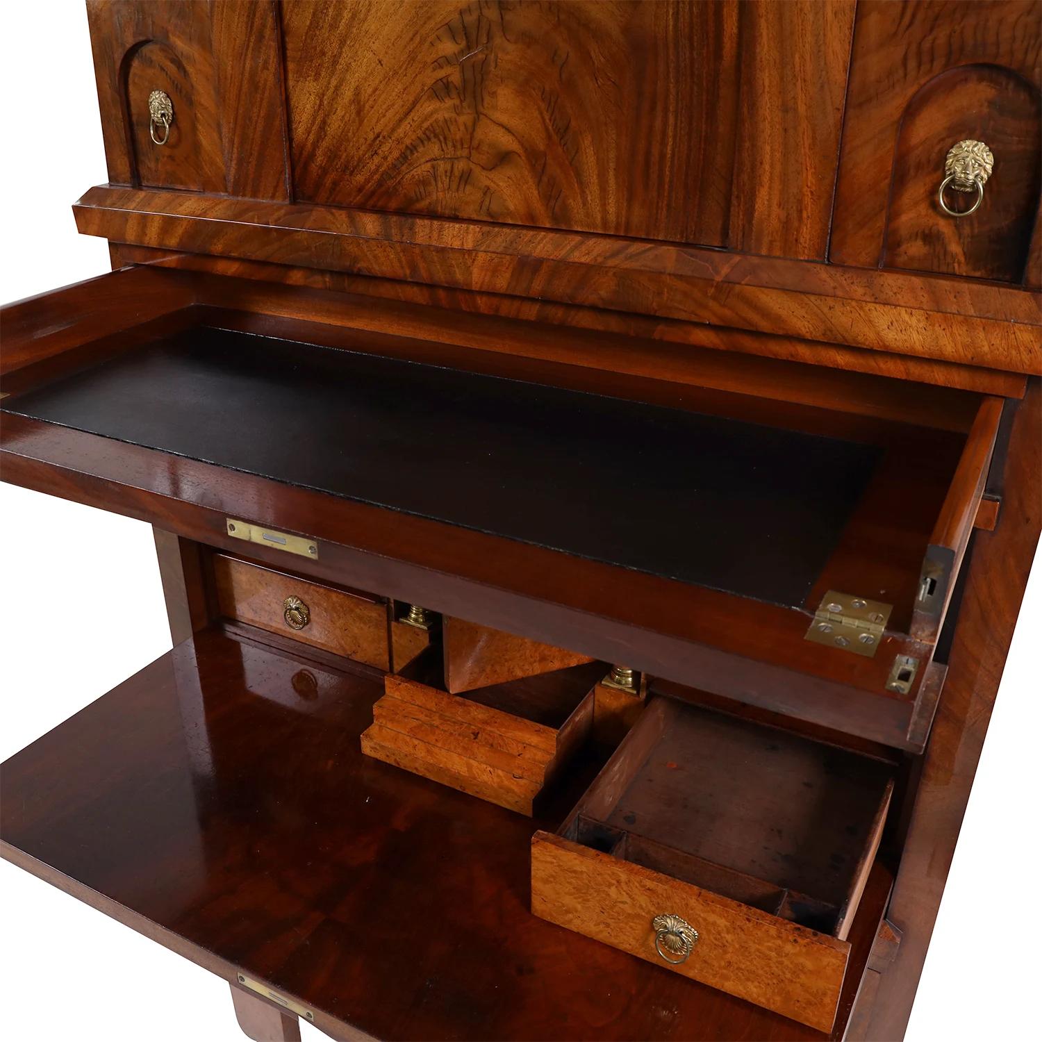 Deutscher Biedermeier-Schrank aus furniertem Mahagoni des 19. Jahrhunderts – antiker Sekretär im Angebot 1