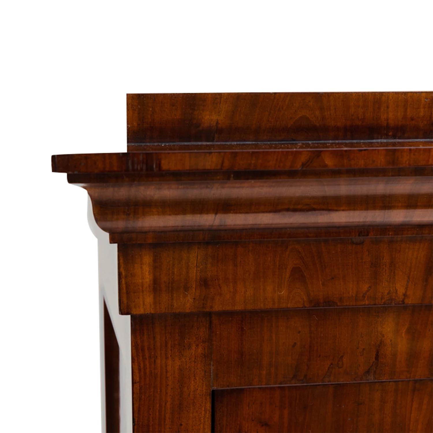 19th Century German Biedermeier Pair of Mahogany Pedestals - Antique Podiums In Good Condition For Sale In West Palm Beach, FL
