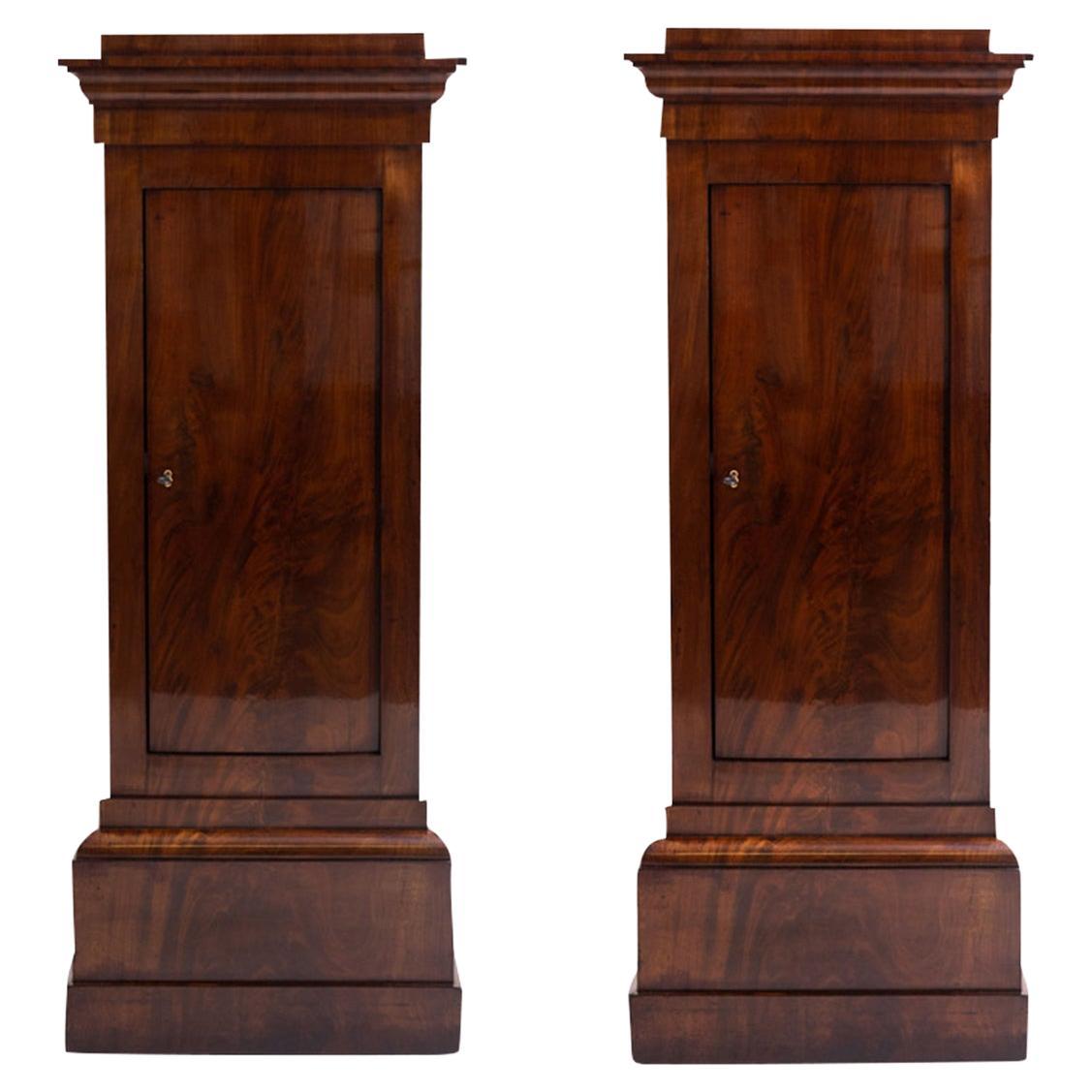 19th Century German Biedermeier Pair of Mahogany Pedestals - Antique Podiums For Sale