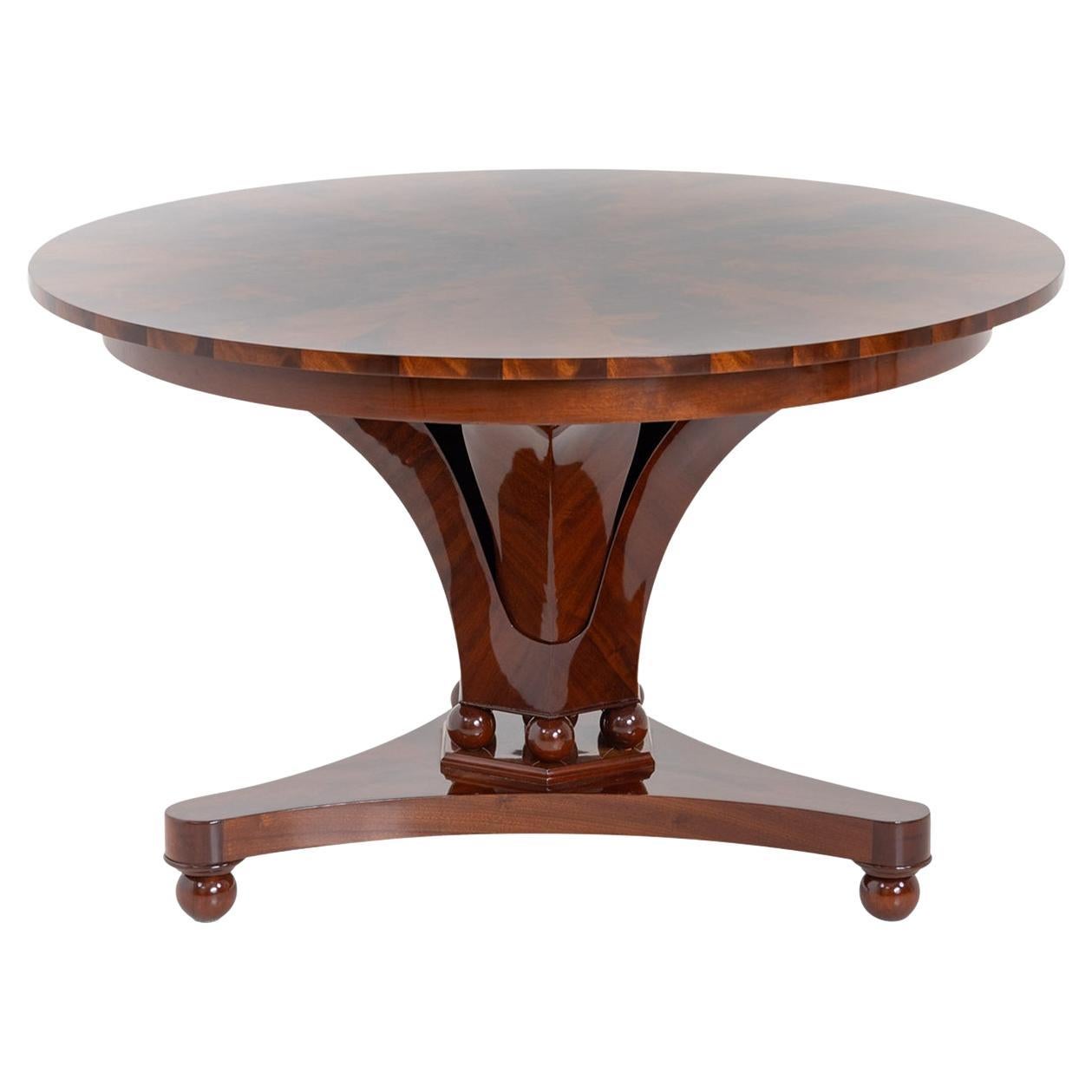 19th Century Dark-Brown German Biedermeier Polished Mahogany Round Center Table
