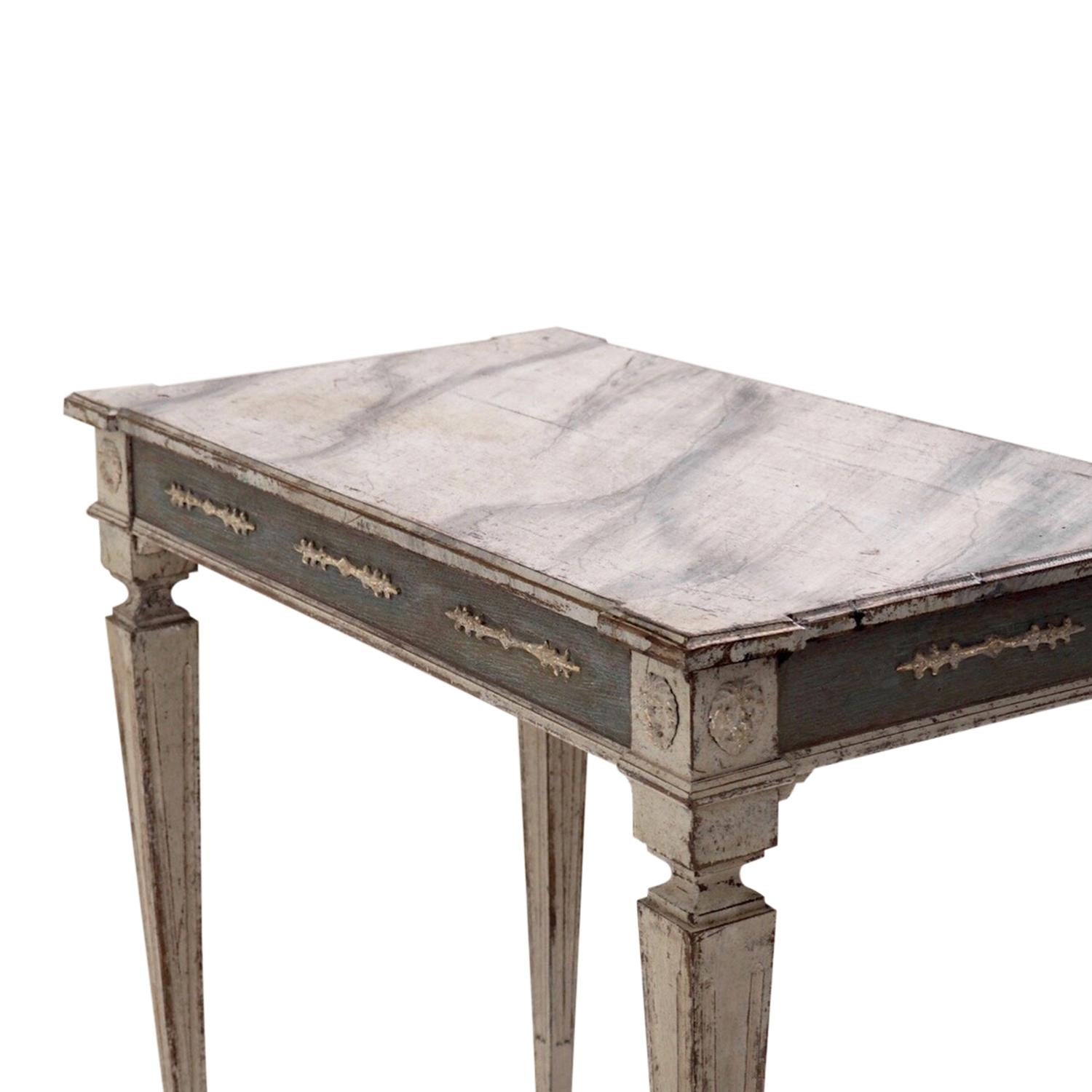 19th Century Grey Swedish Gustavian Pine Console Table - Scandinavian End Table In Good Condition For Sale In West Palm Beach, FL
