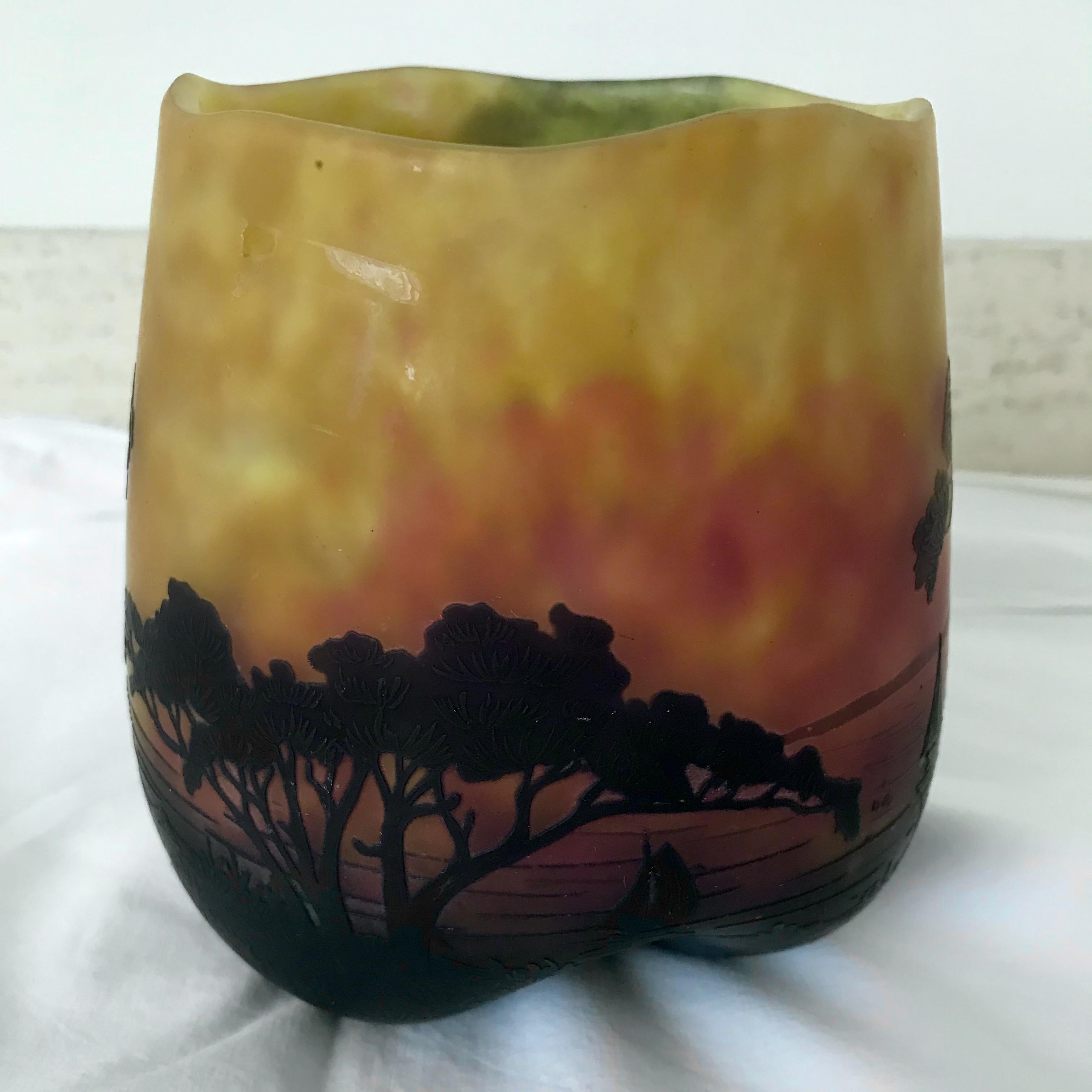 19TH Century Daum Nancy Cameo Glass Vase In Good Condition For Sale In West Palm Beach, FL