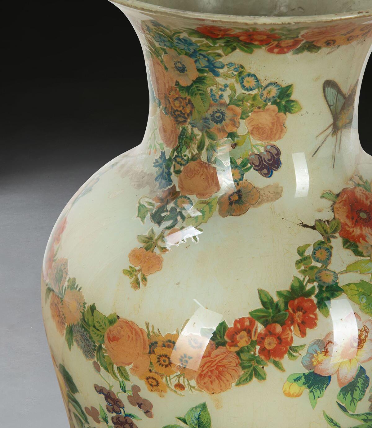Decalcomania-Vase aus dem 19. Jahrhundert (Glas) im Angebot