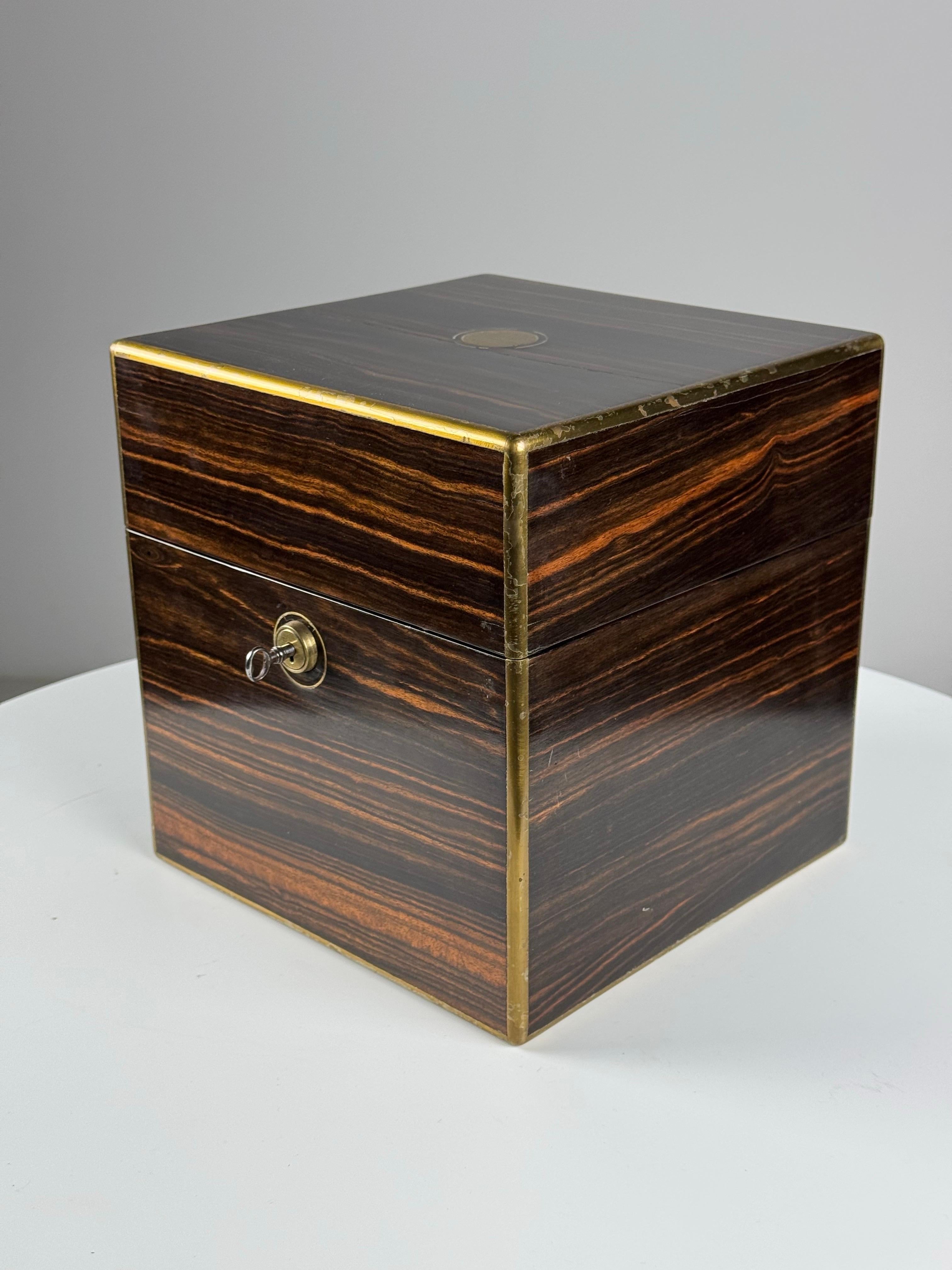 19th century Decanter Box with Braham lock en vente 5
