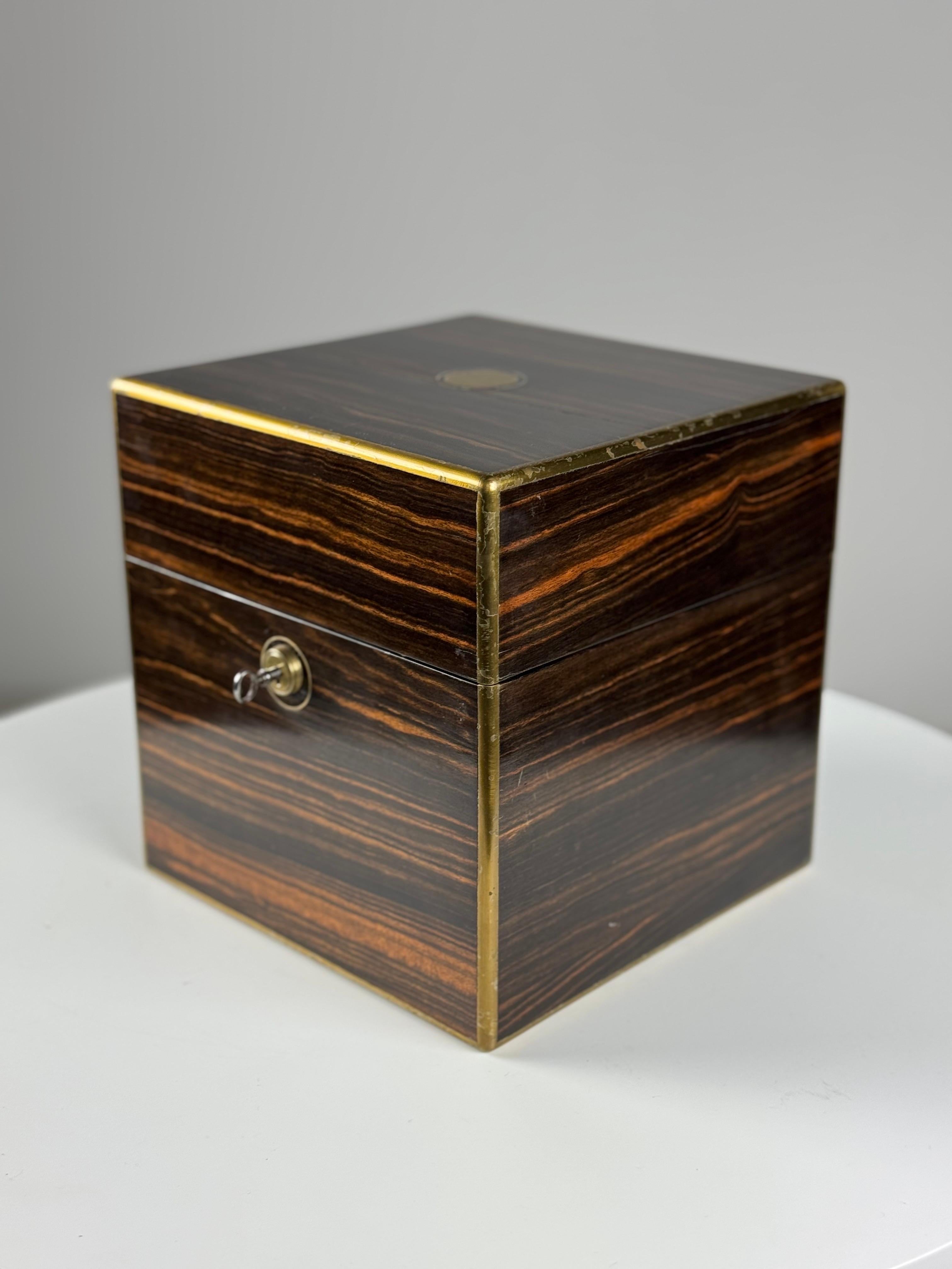 19th century Decanter Box with Braham lock en vente 6