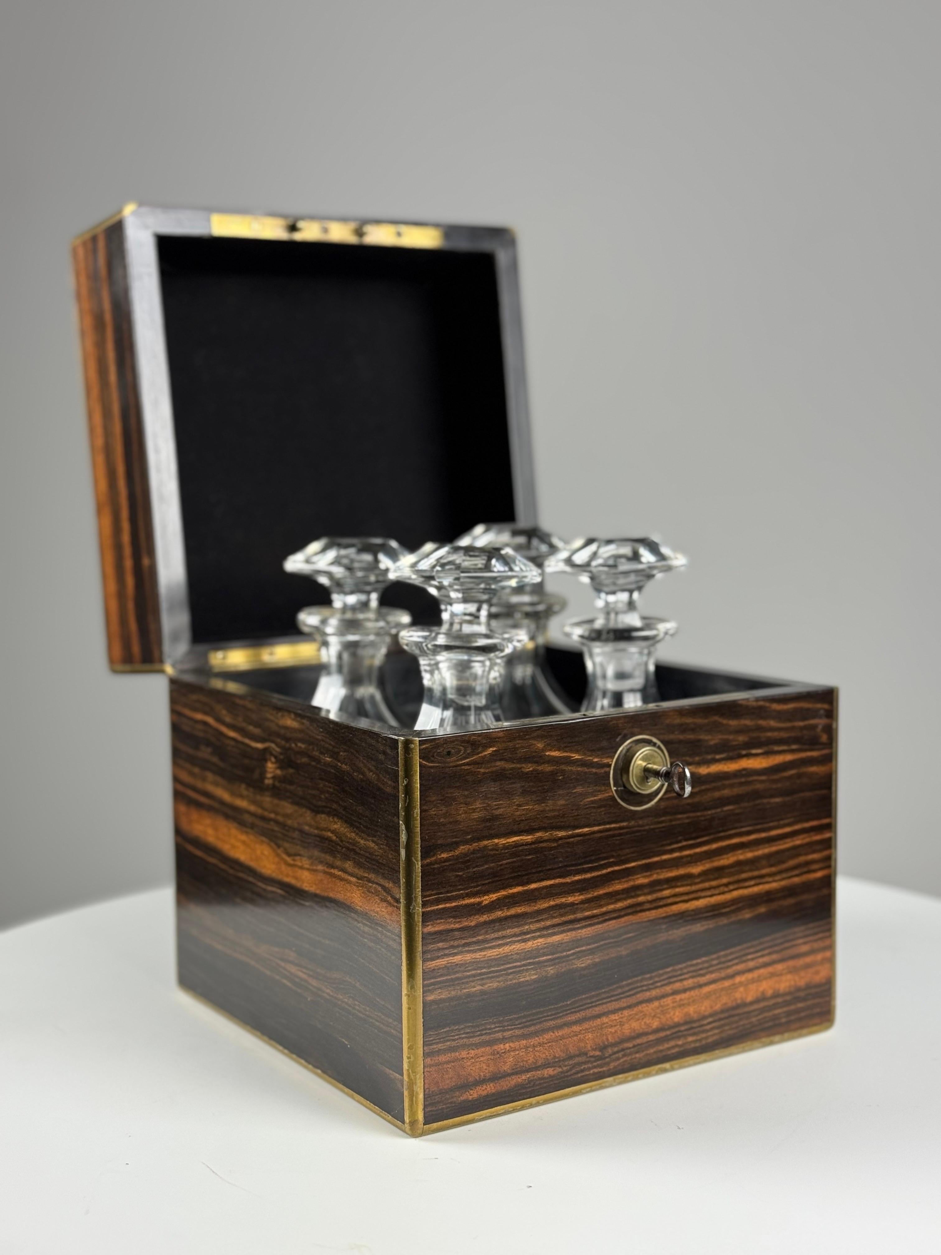 19th century Decanter Box with Braham lock Bon état - En vente à MILL, NL
