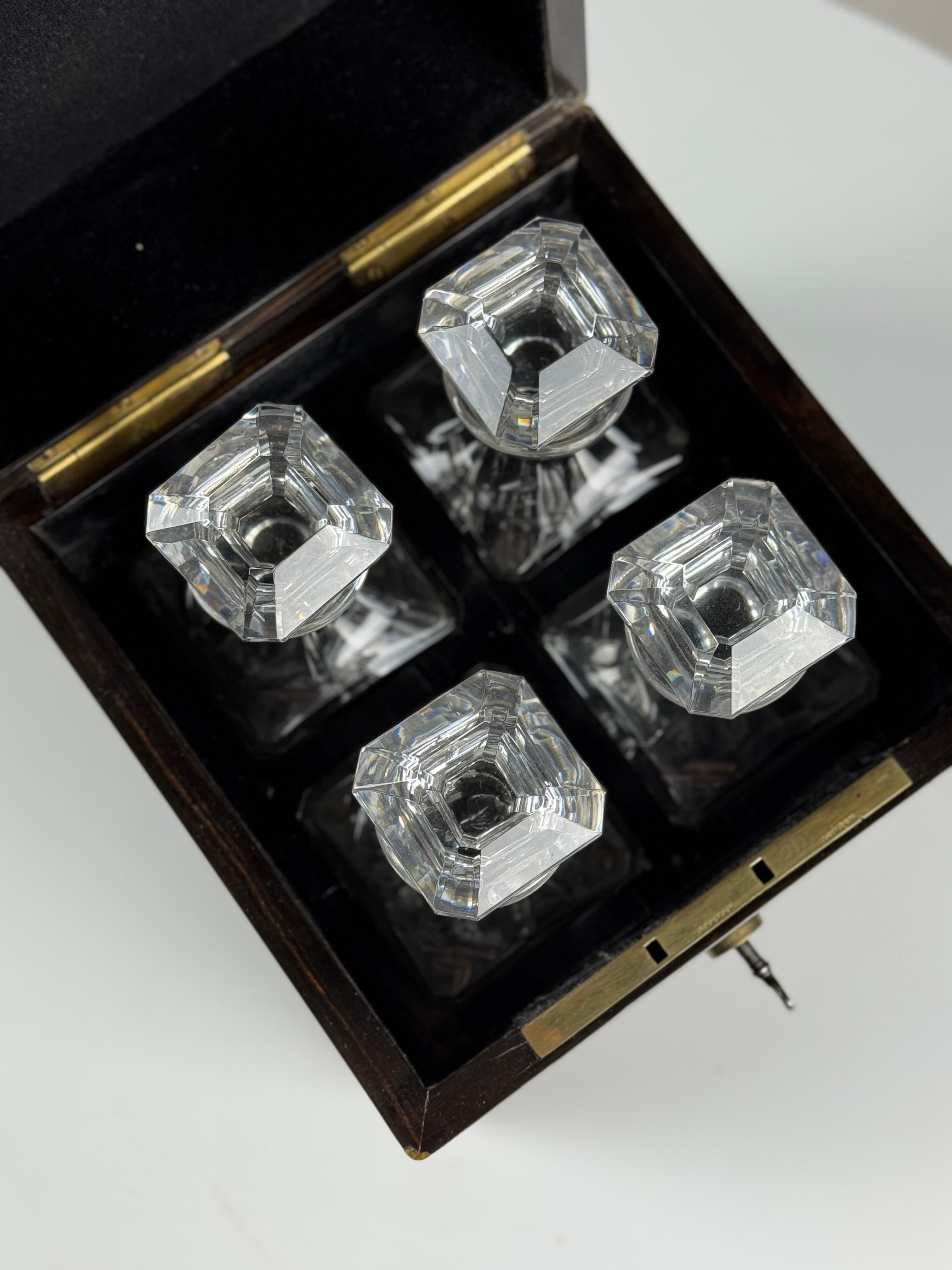 Bois 19th century Decanter Box with Braham lock en vente